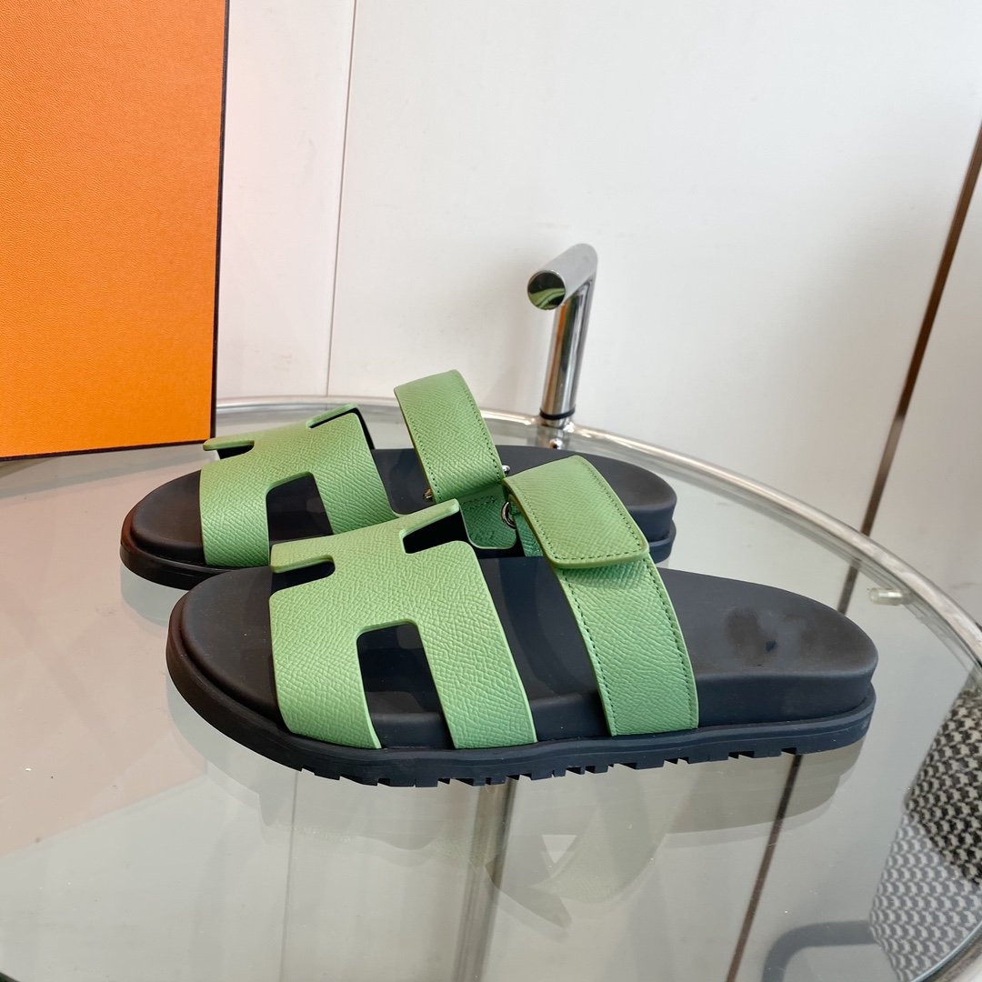 HERMES CHYPRE EPSOM Sandal light green Leather
