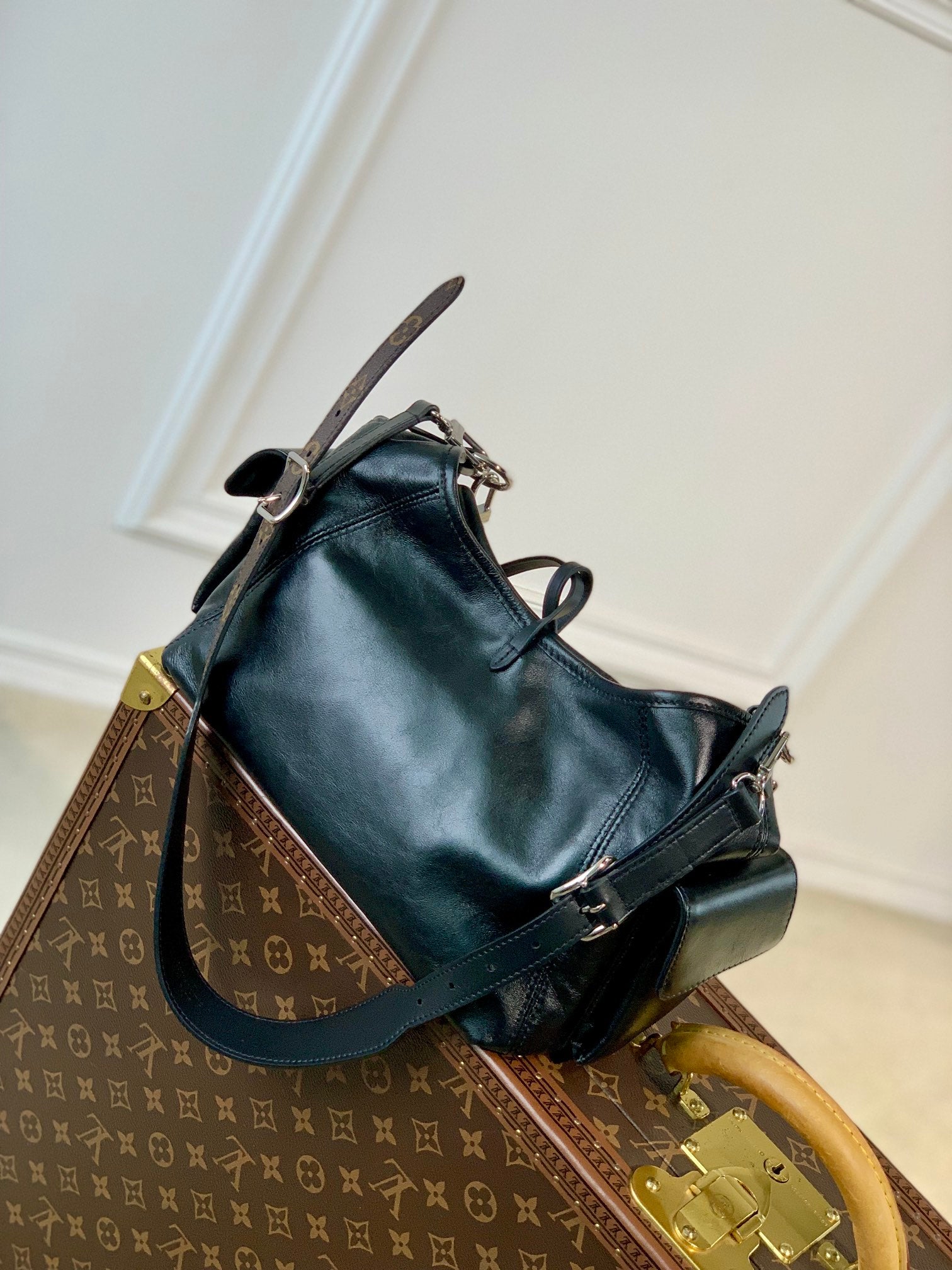 LOUIS VUITTON CARRYALL CARGO VIBE PM 33.5 IN BLACK LAMBSKIN BROWN MONOGRAM TAG