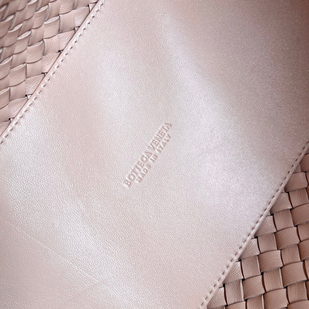 BOTTEGA VENETA SMALL CABAT 32 IN PALE PINK LAMBSKIN
