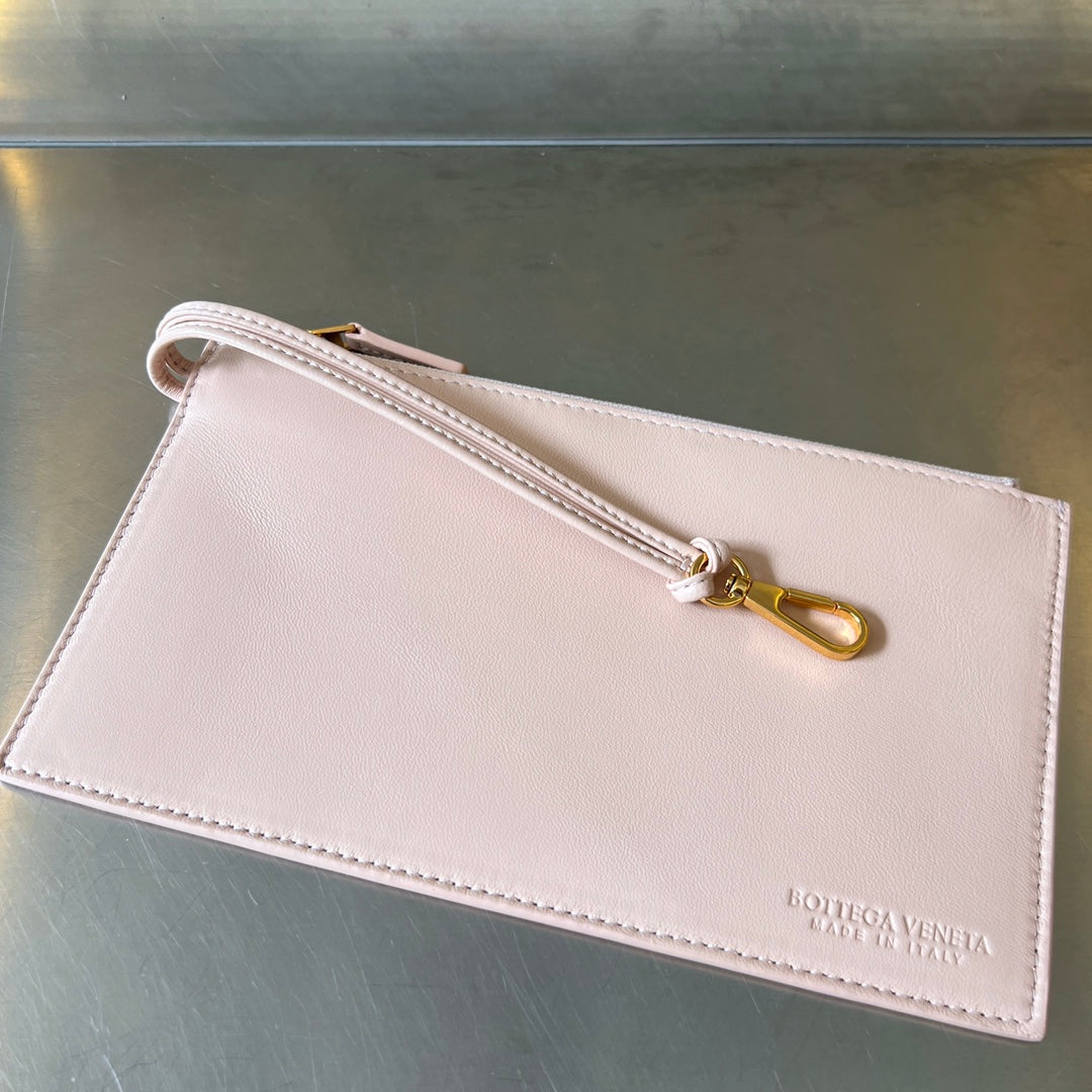 BOTTEGA VENETA SMALL CABAT 32 IN PALE PINK LAMBSKIN
