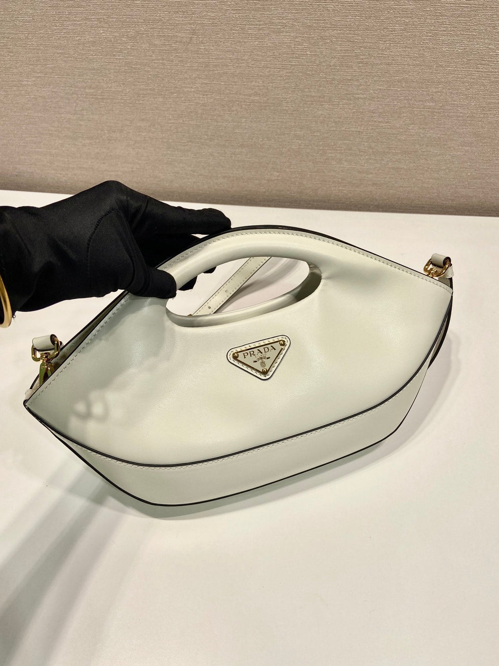 PRADA DUMPLING BAG 30 IN WHTE CALFSKIN