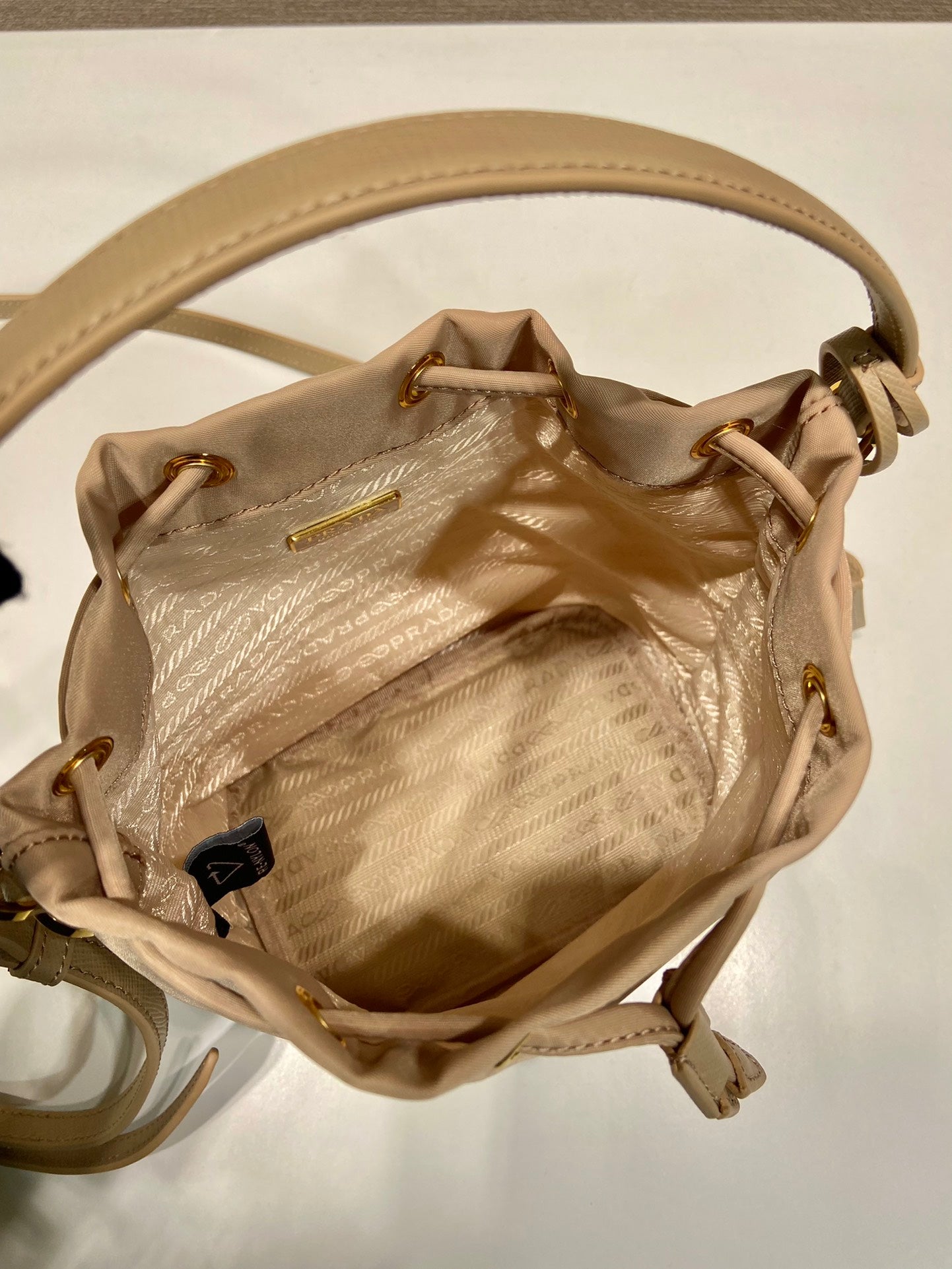 PRADA BUCKET BAG 19 IN BEIGE RE-NYLON AND SAFFIANO LEATHER HANDLE