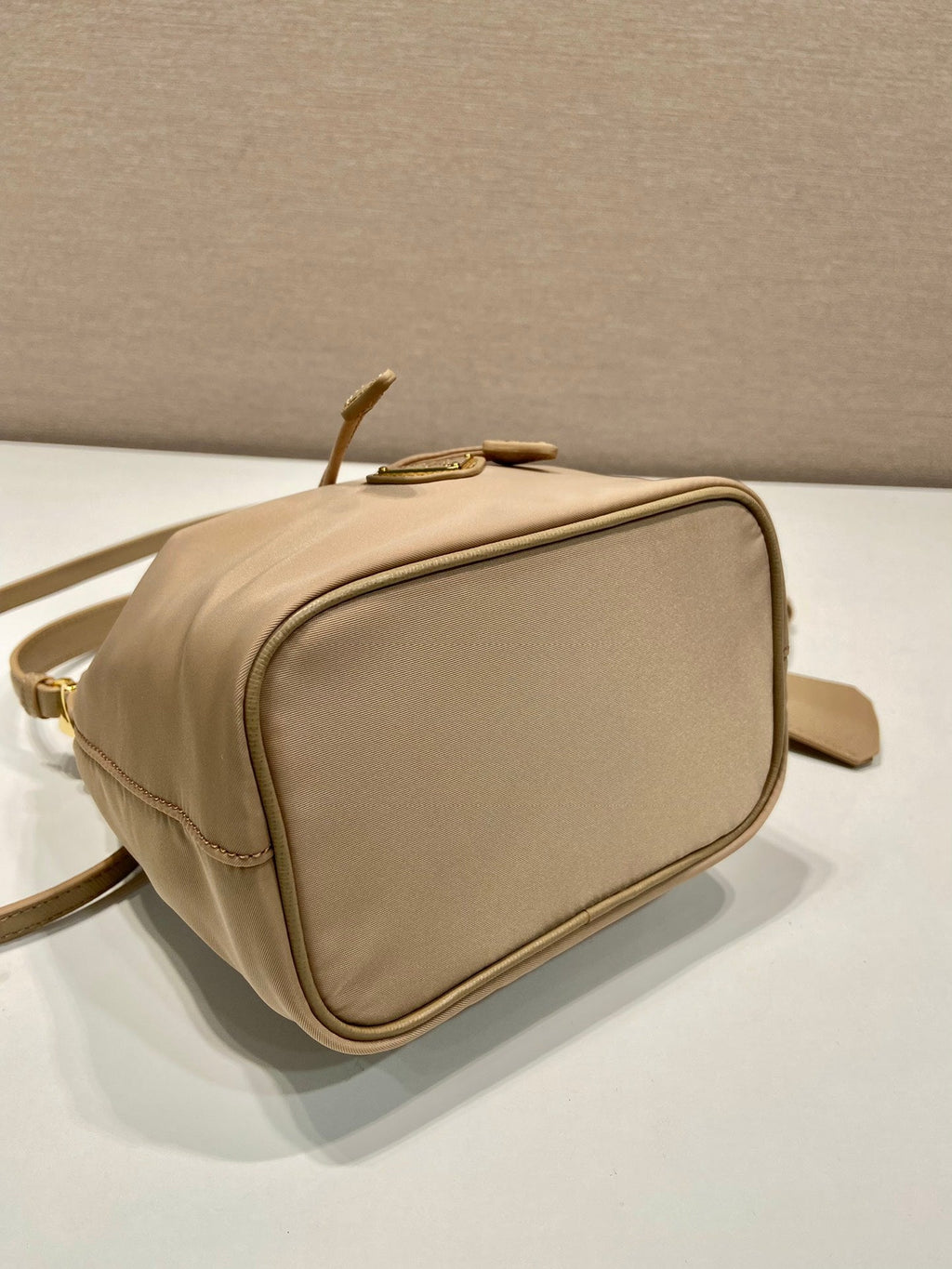 PRADA BUCKET BAG 19 IN BEIGE RE-NYLON AND SAFFIANO LEATHER HANDLE