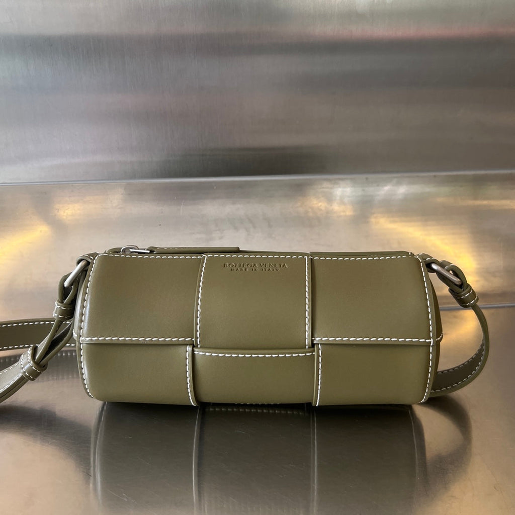 BOTTEGA VENETA SMALL CYLINDER CASSETTE 21 IN TOBACCO BROWN CALFSKIN