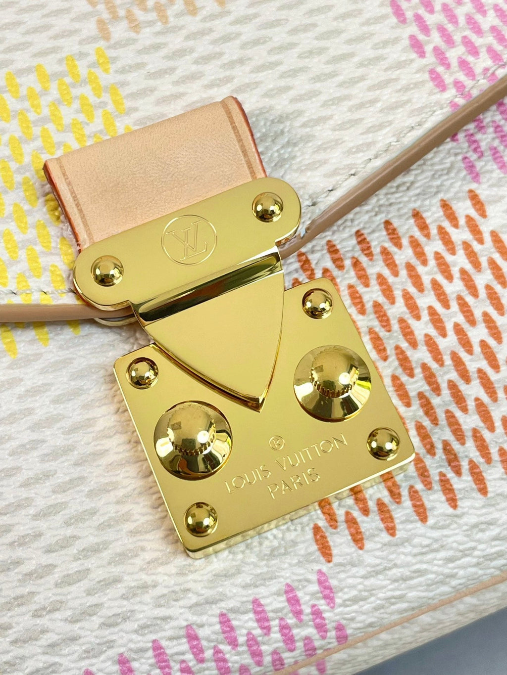 LOUIS VUITTON POCHETTE MÉTIS EAST WEST 21 IN PEACH DAMIER GIANT CANVAS GOLD HARDWARE