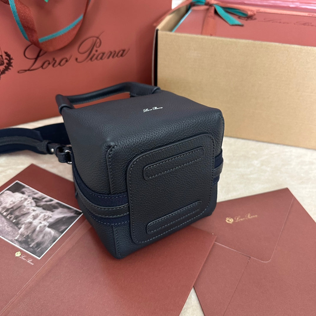MICRO BALE BAG IN DARK BLUE CALFSKIN 226599