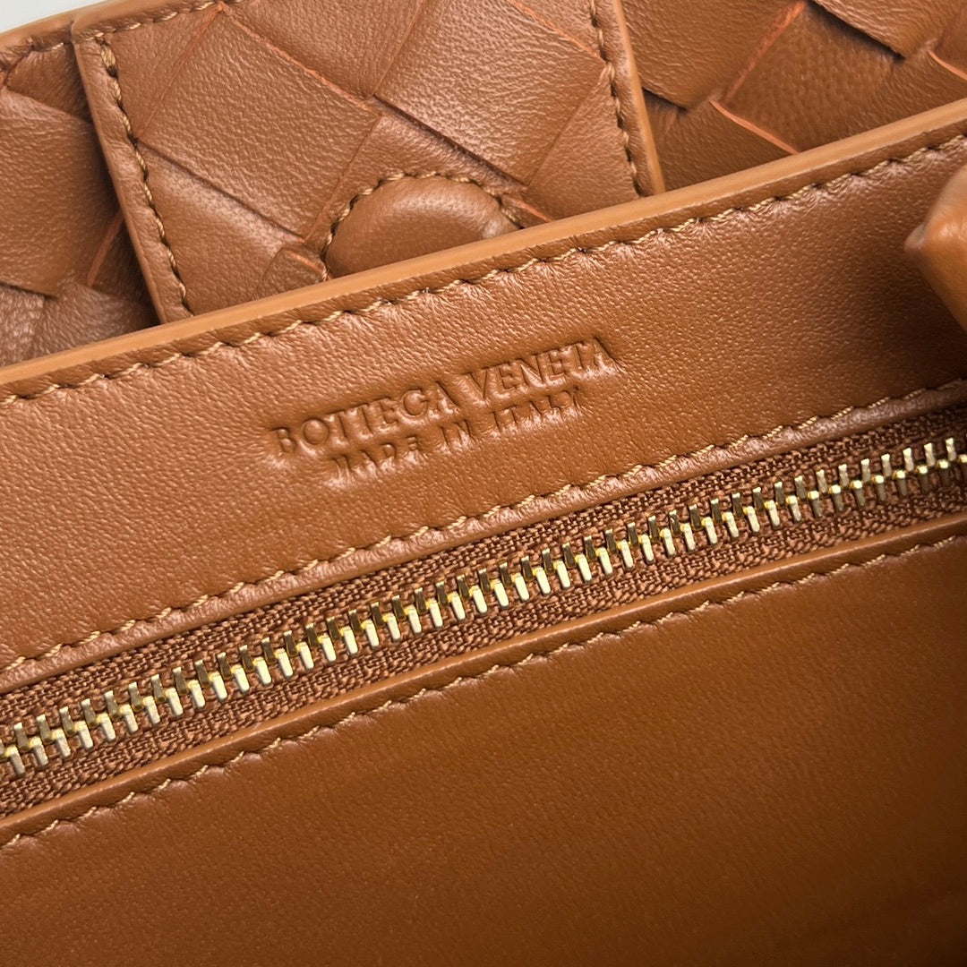 BOTTEGA VENETA MEDIUM ANDIAMO 25 IN BURNT ORANGE LAMBSKIN