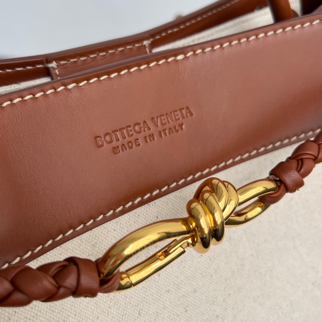 BOTTEGA VENETA MEDIUM ANDIAMO 32 IN WHITE BROWN CALFSKIN AND CANVAS