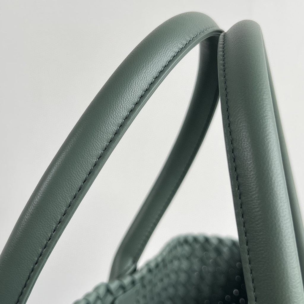 BOTTEGA VENETA LARGE CABAT 51 IN XANADU GRAY LAMBSKIN