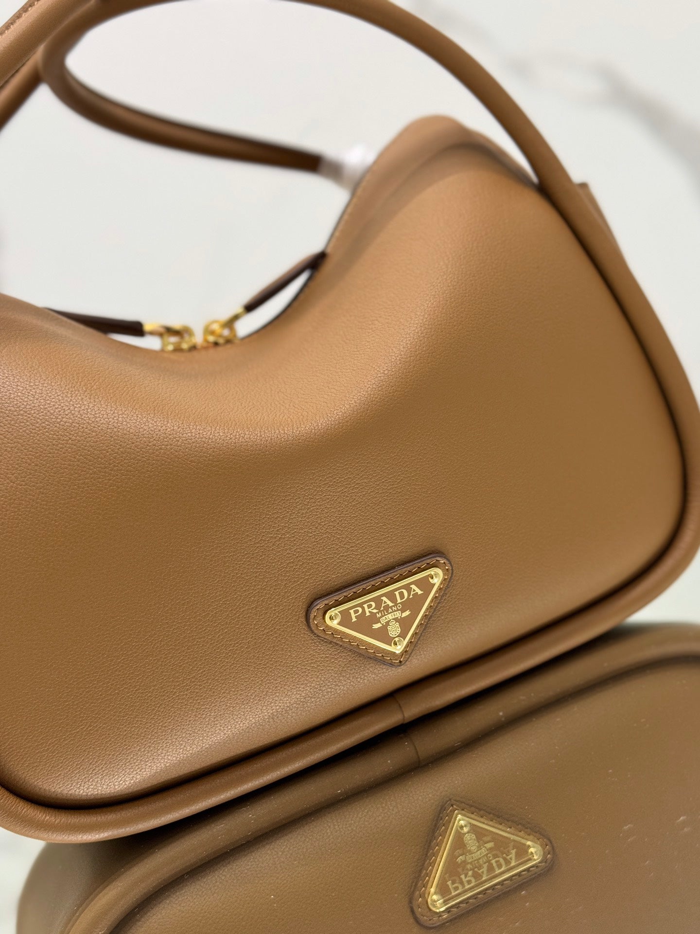PRADA RLING HANDBAG 25 IN RUSSET BROWN SOFT GRAIN LAMBSKIN
