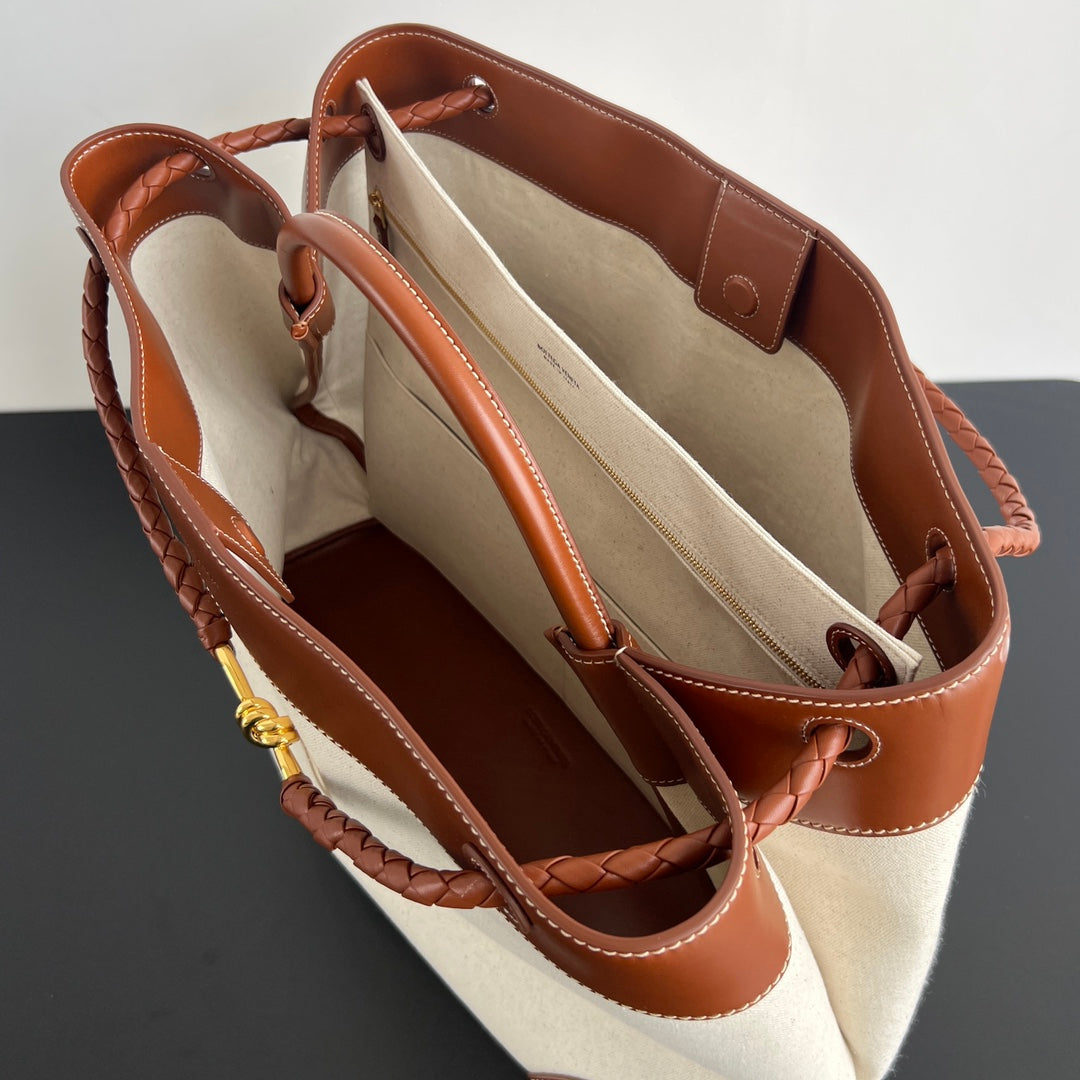 BOTTEGA VENETA LARGE ANDIAMO 42 IN WHITE BROWN CALFSKIN AND CANVAS