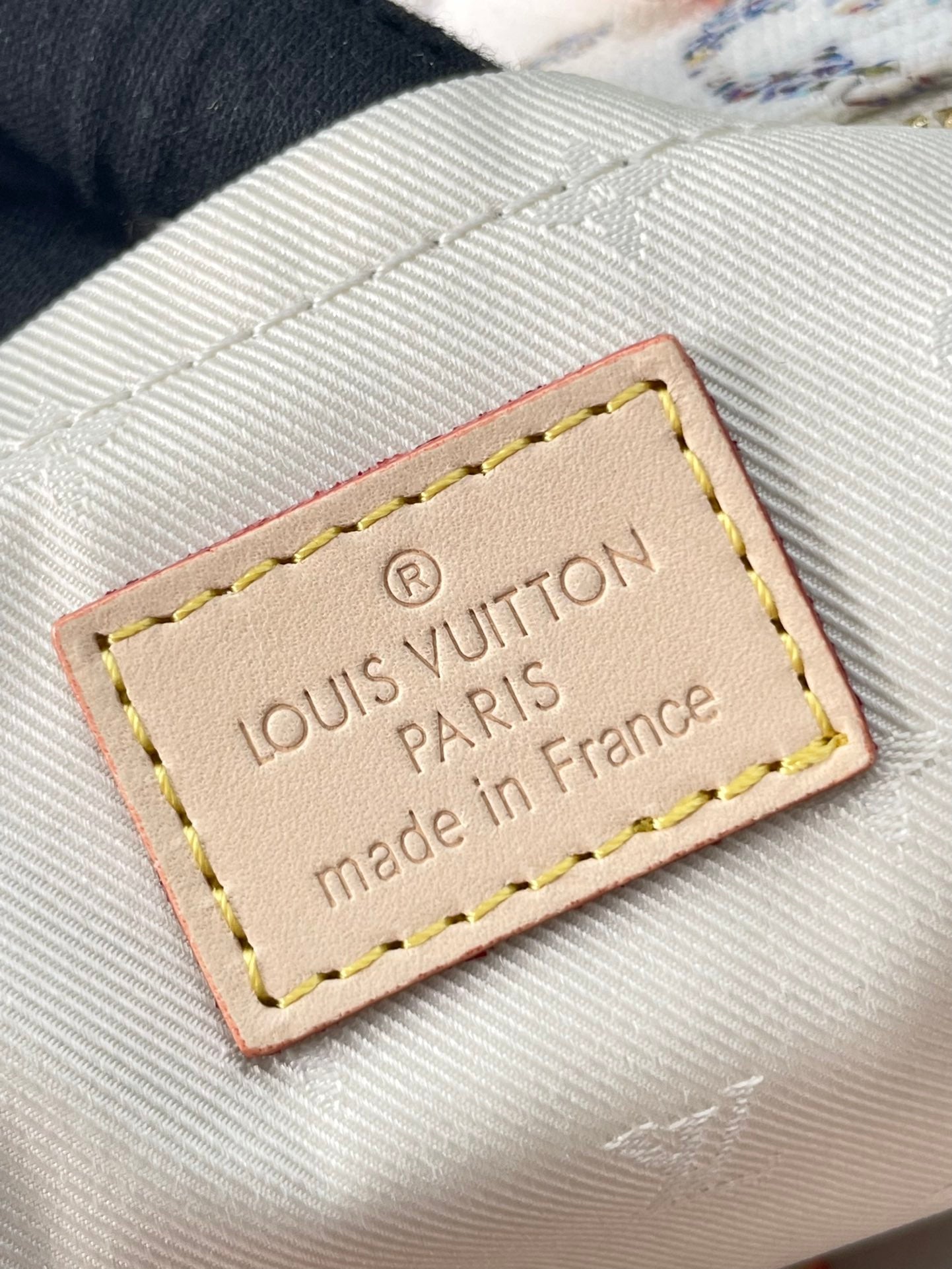 LOUIS VUITTON SPEEDY BANDOULIÈRE 20 IN WHITE MONOGRAM JACQUARD FABRIC AND BEIGE CALFSKIN TRIM