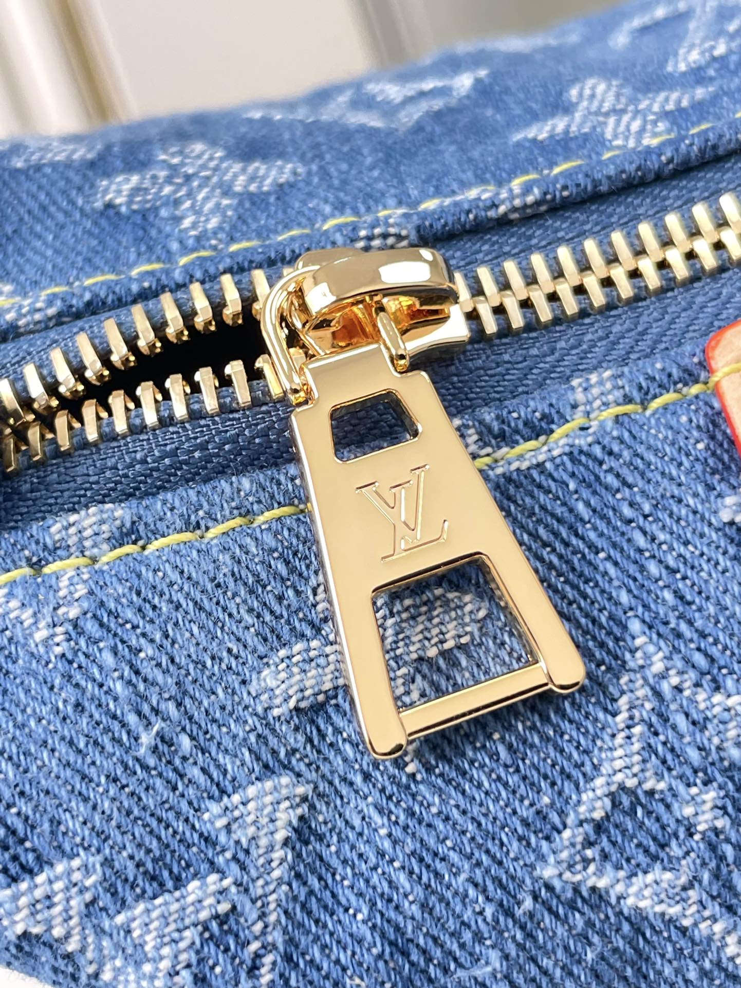LOUIS VUITTON HILLS POCHETTE 18 IN BLUE MONOGRAM DENIM
