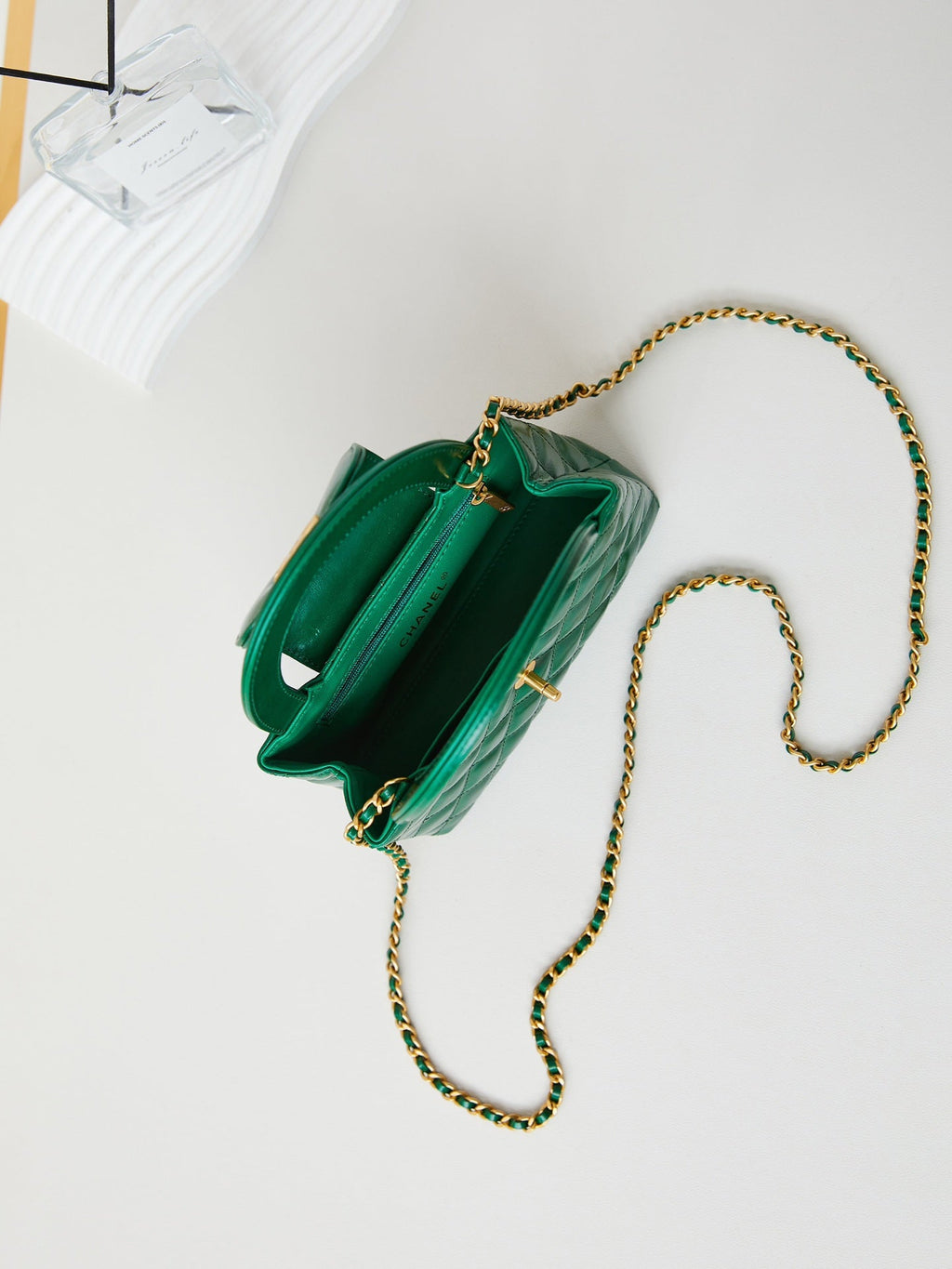 CHANEL KELLY MINI 19 SHOPPING BAG IN GREEN FOREST CALFSKIN