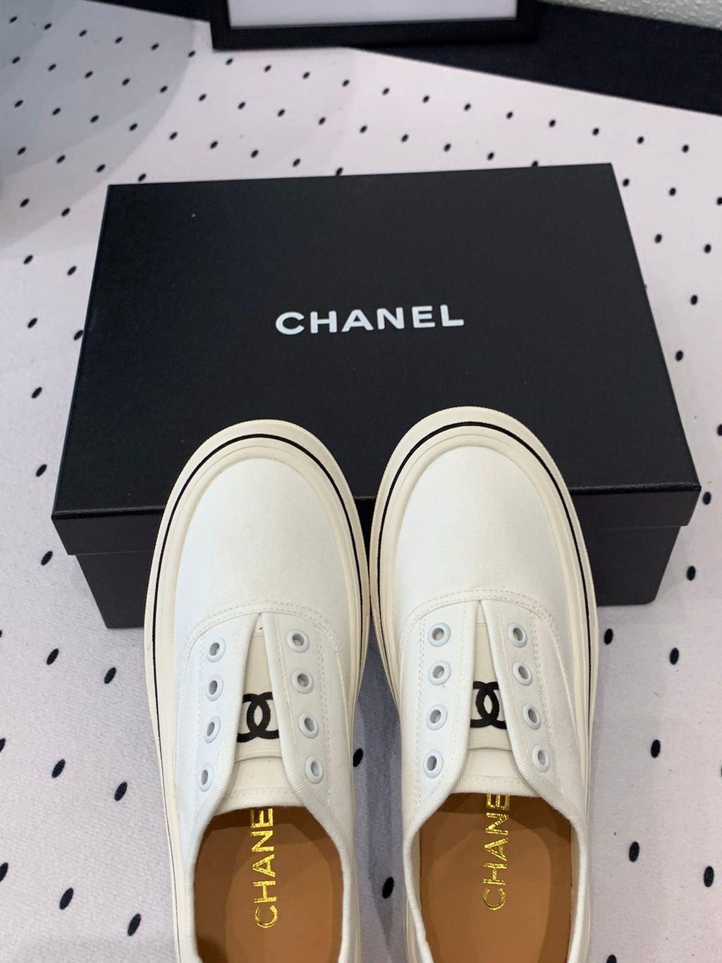 CHANEL LACELESS SNEAKERS PLATFORM IN WHITE CANVAS