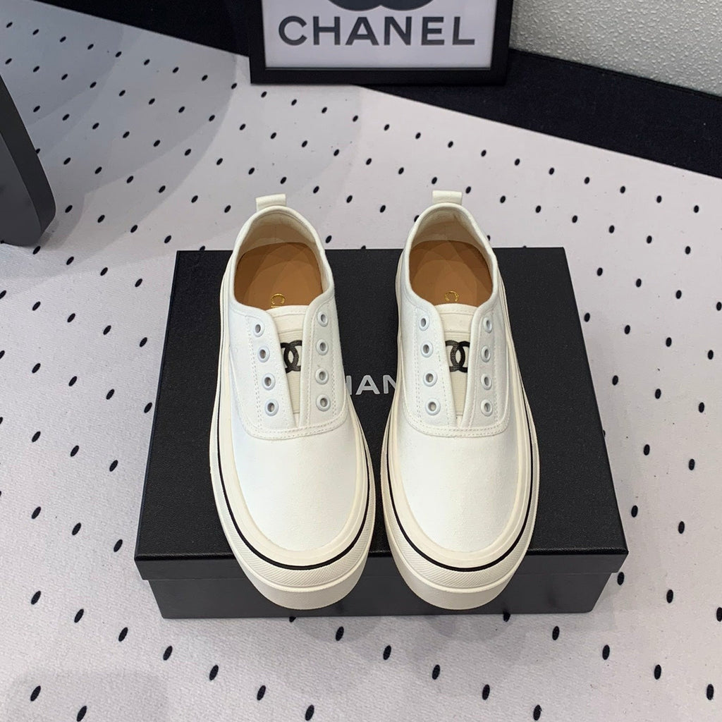 CHANEL LACELESS SNEAKERS PLATFORM IN WHITE CANVAS