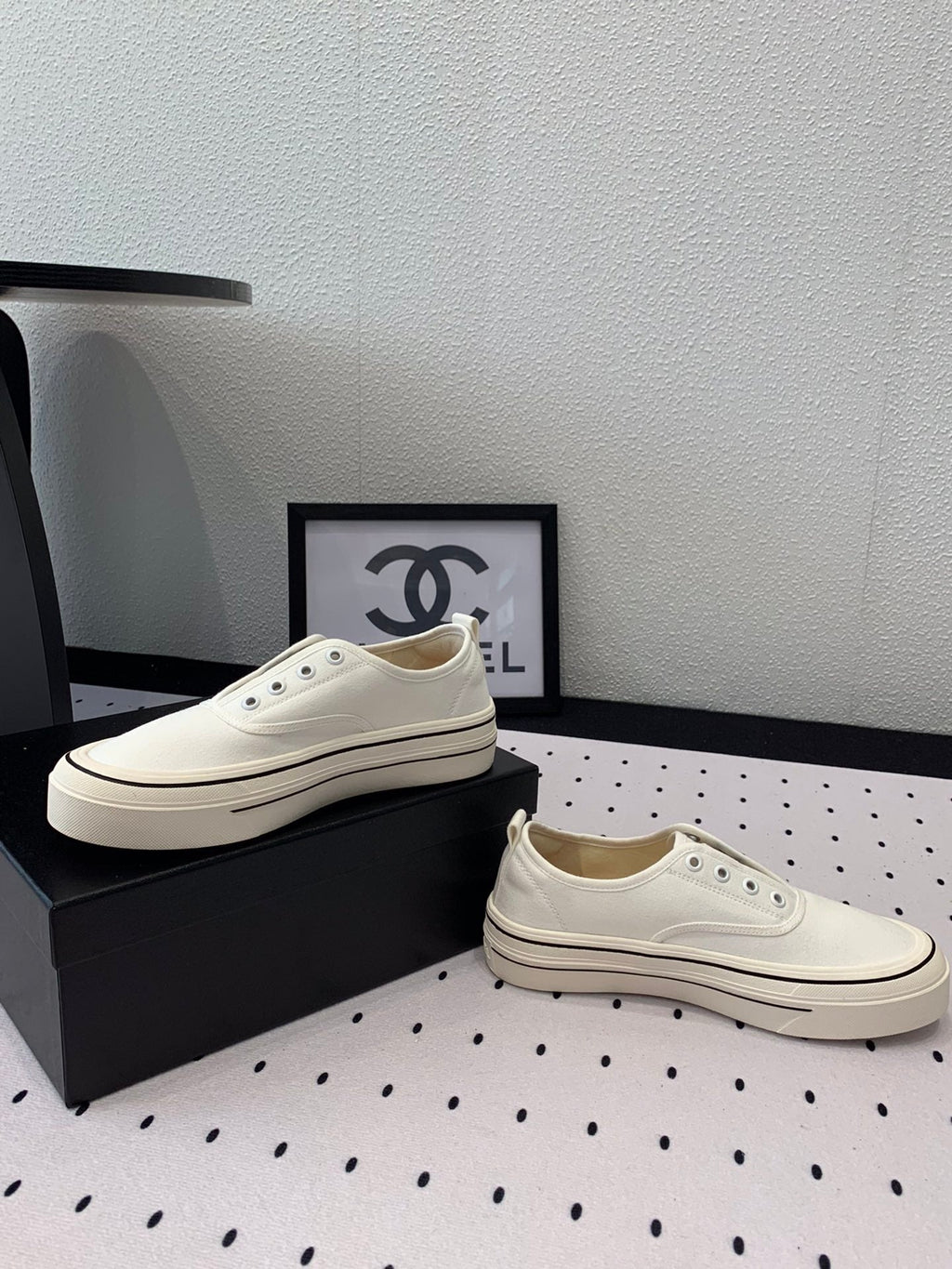 CHANEL LACELESS SNEAKERS PLATFORM IN WHITE CANVAS