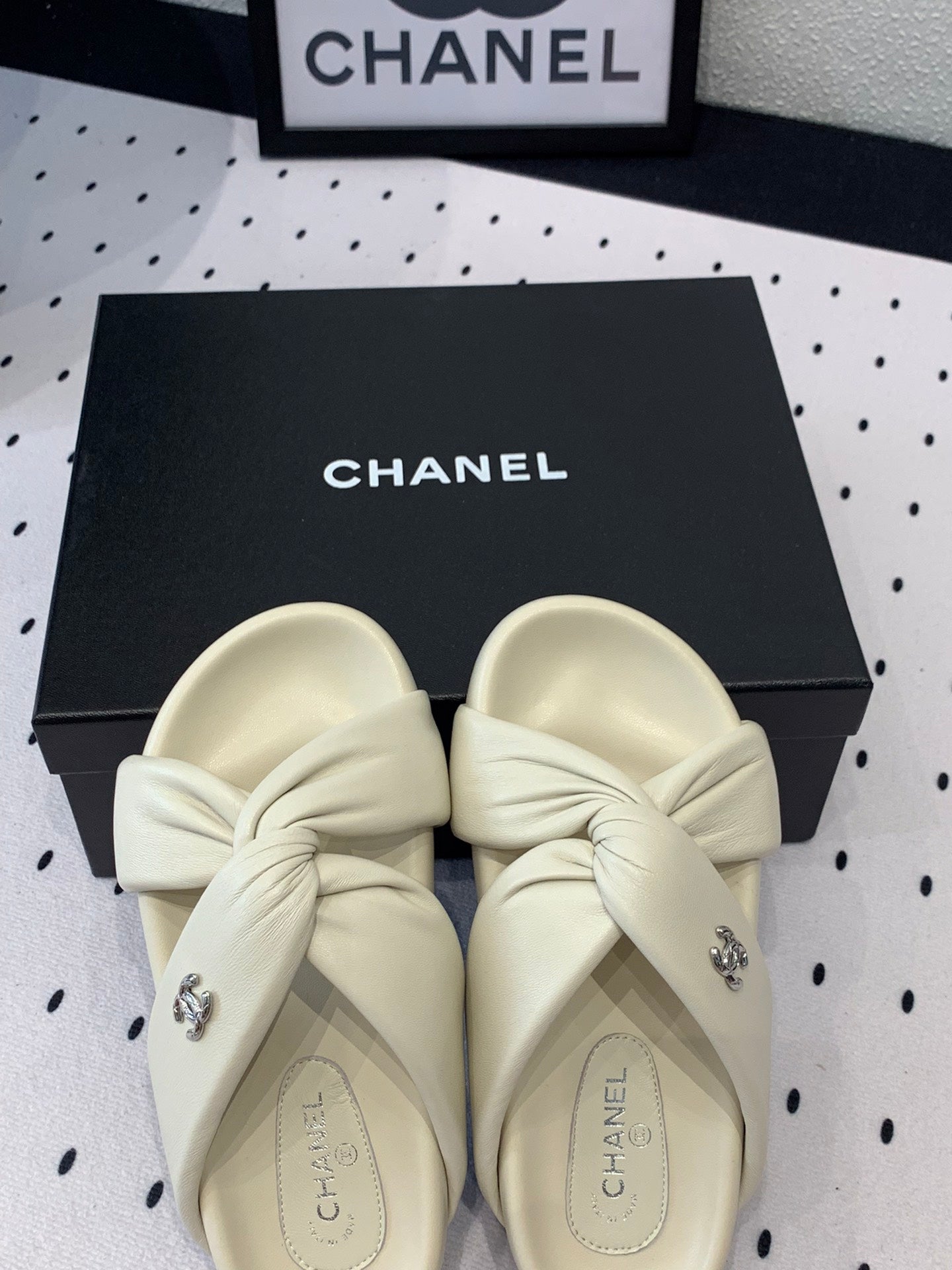 CHANEL TWISTED SLIPPERS IN WHITE LAMBSKIN