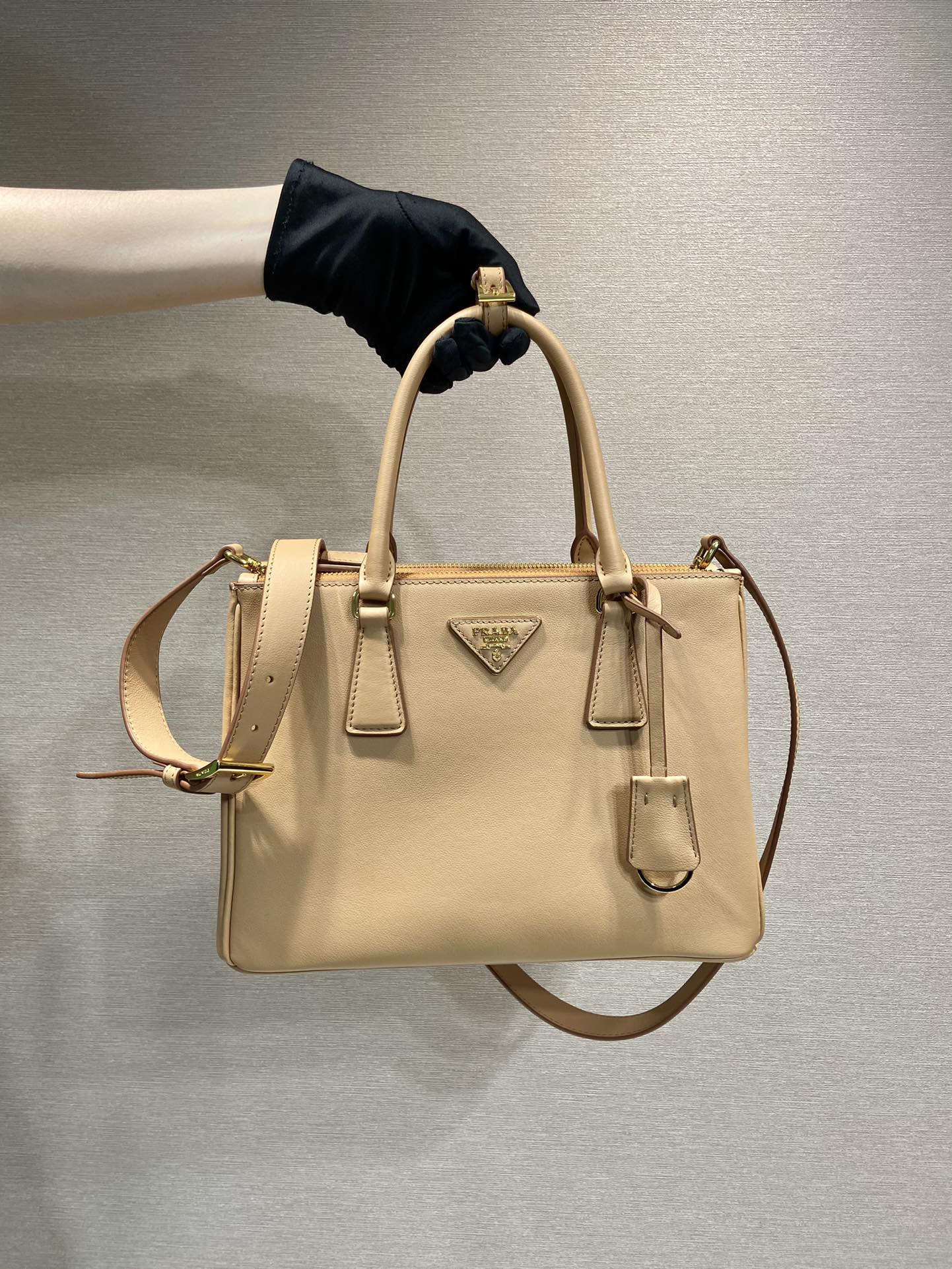 PRADA MEDIUM GALLERIA BAG 28 IN CIDER BROWN SMOOTH CALFSKIN GOLD HARDWARE