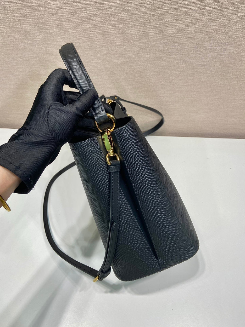 PRADA BUCKET BAG 23 IN BLACK SAFFIANO LEATHER