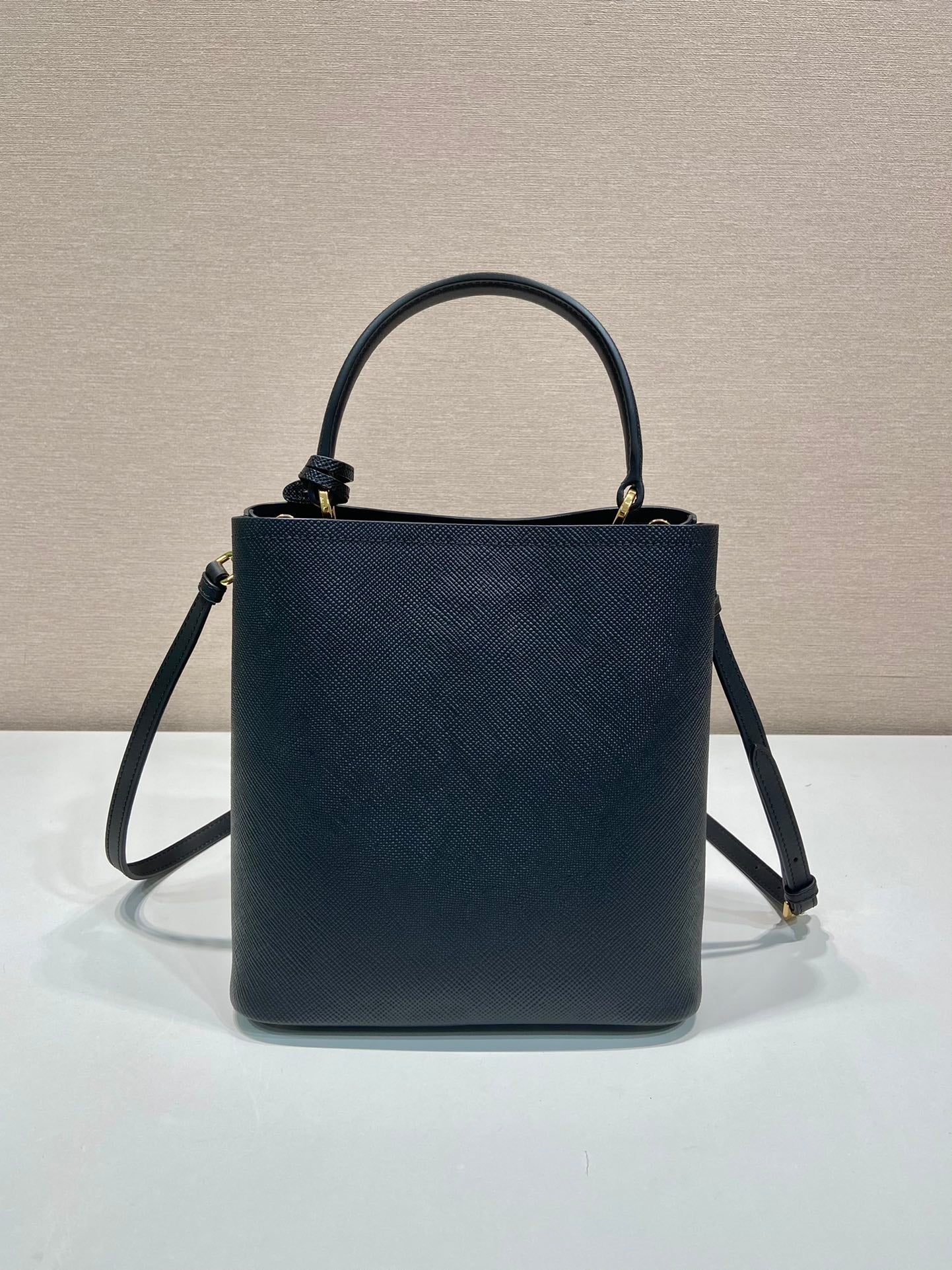 PRADA BUCKET BAG 23 IN BLACK SAFFIANO LEATHER