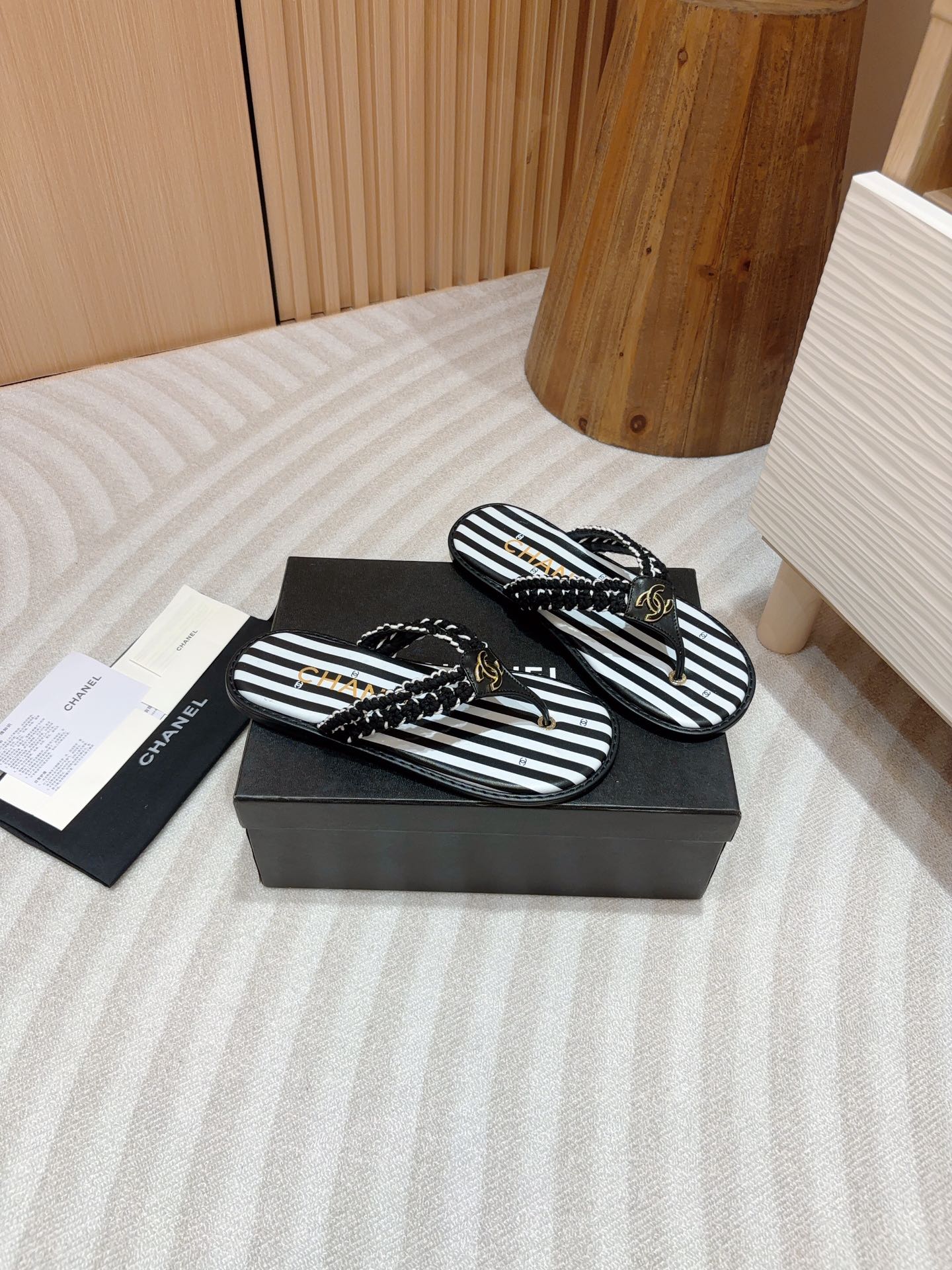 CHANEL WOVEN FLIP FLOP WHITE MIX BLACK SHEEPSKIN