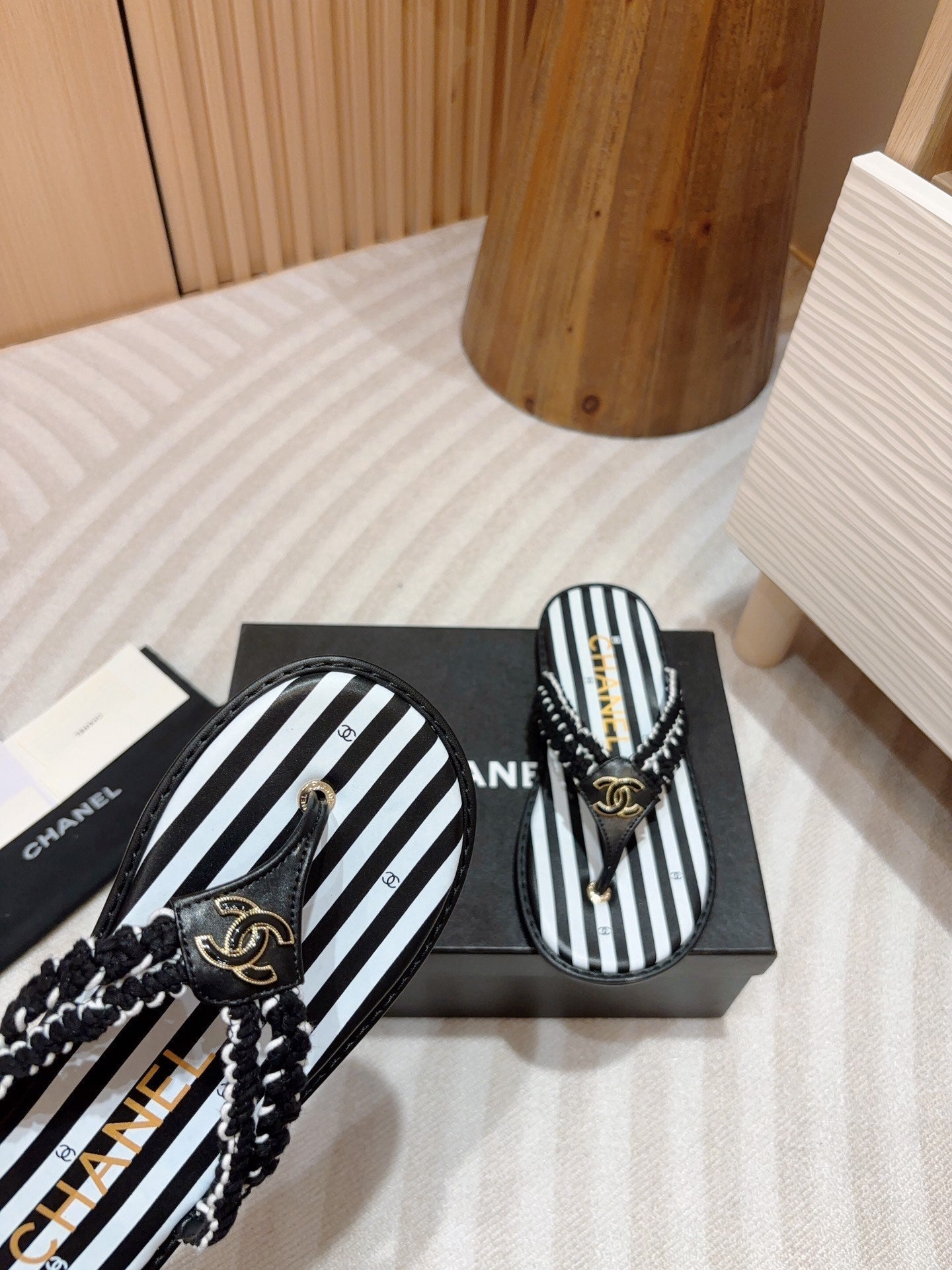 CHANEL WOVEN FLIP FLOP WHITE MIX BLACK SHEEPSKIN