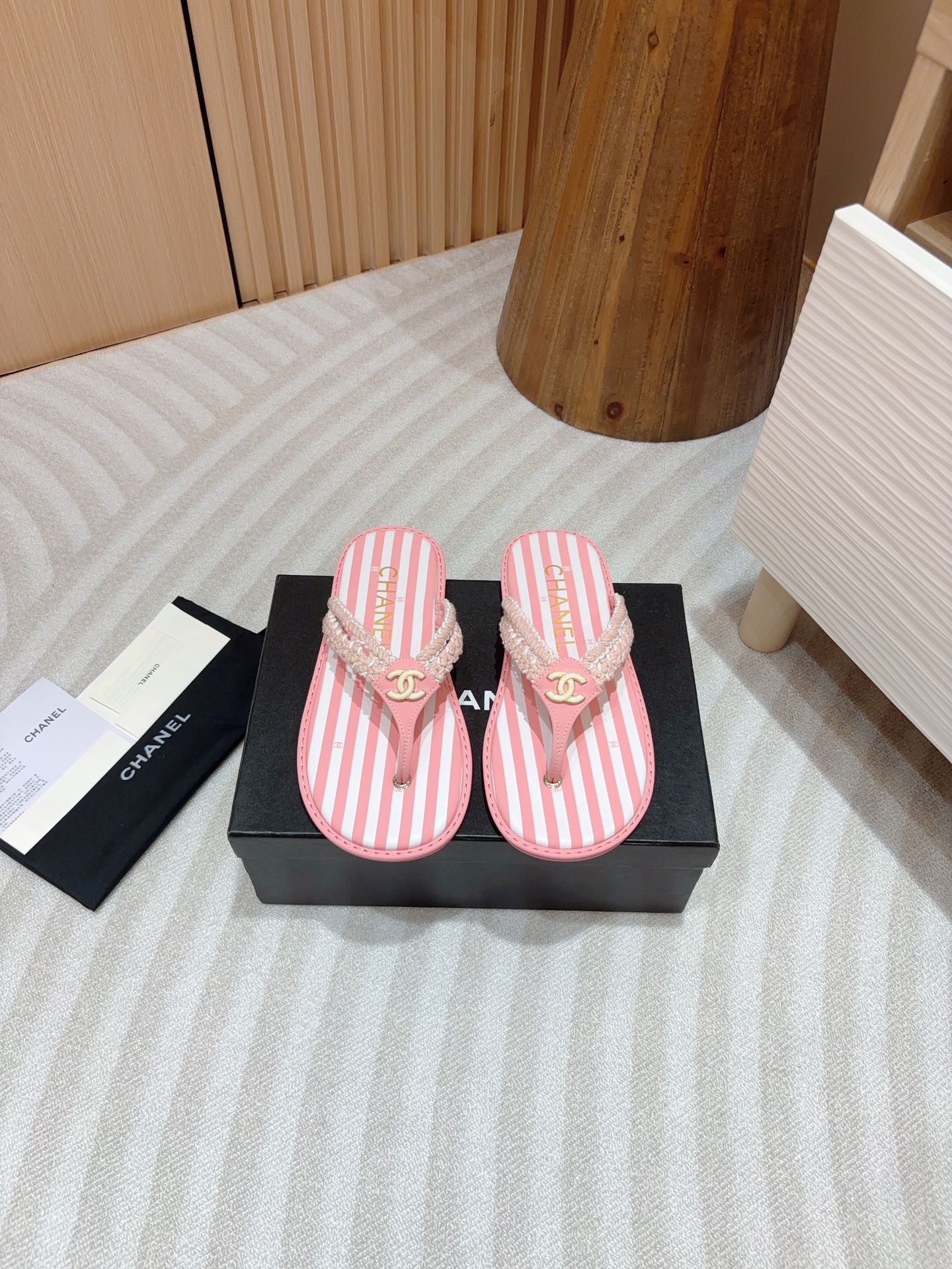 CHANEL WOVEN FLIP FLOP WHITE MIX PINK SHEEPSKIN