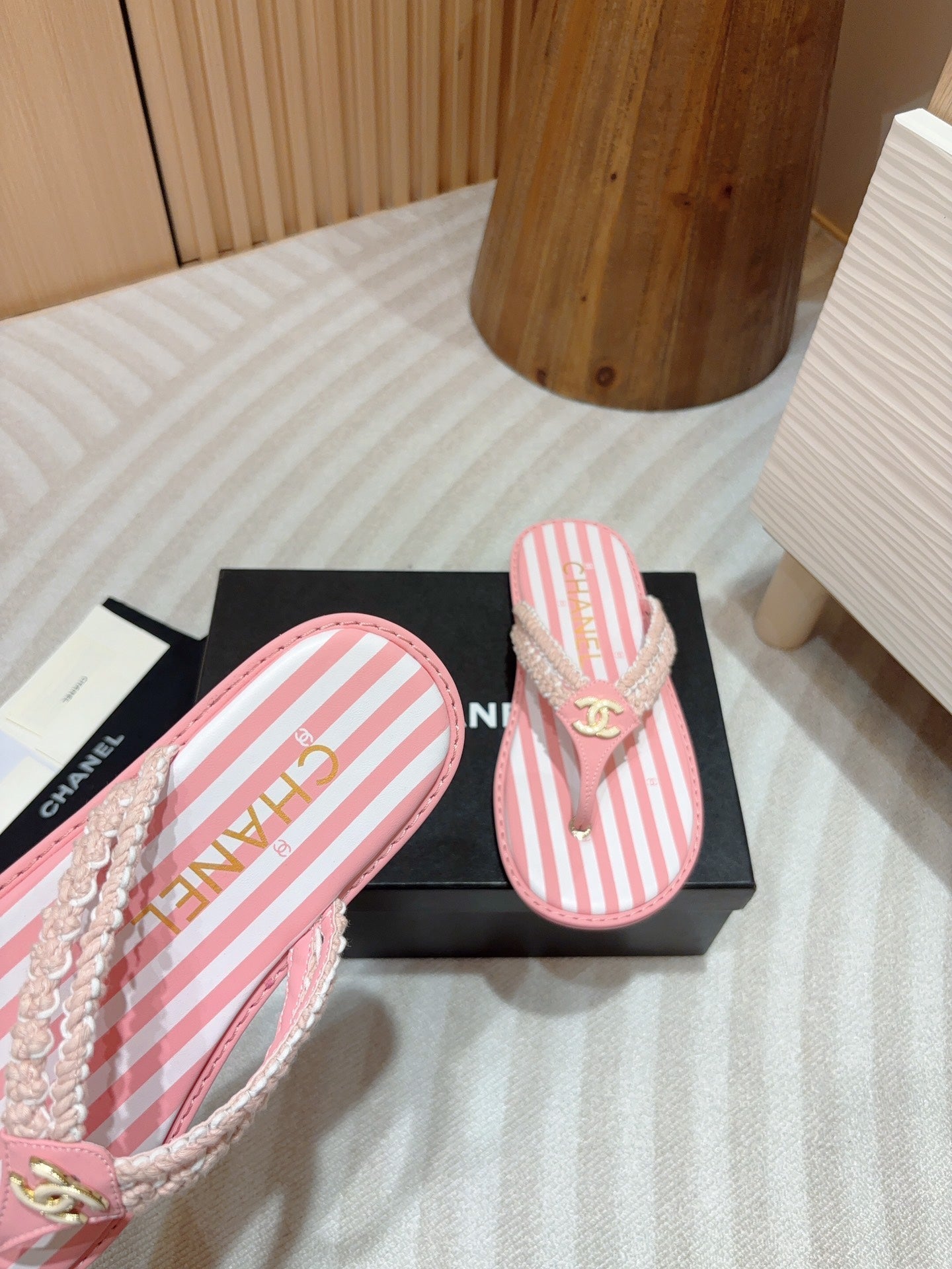 CHANEL WOVEN FLIP FLOP WHITE MIX PINK SHEEPSKIN