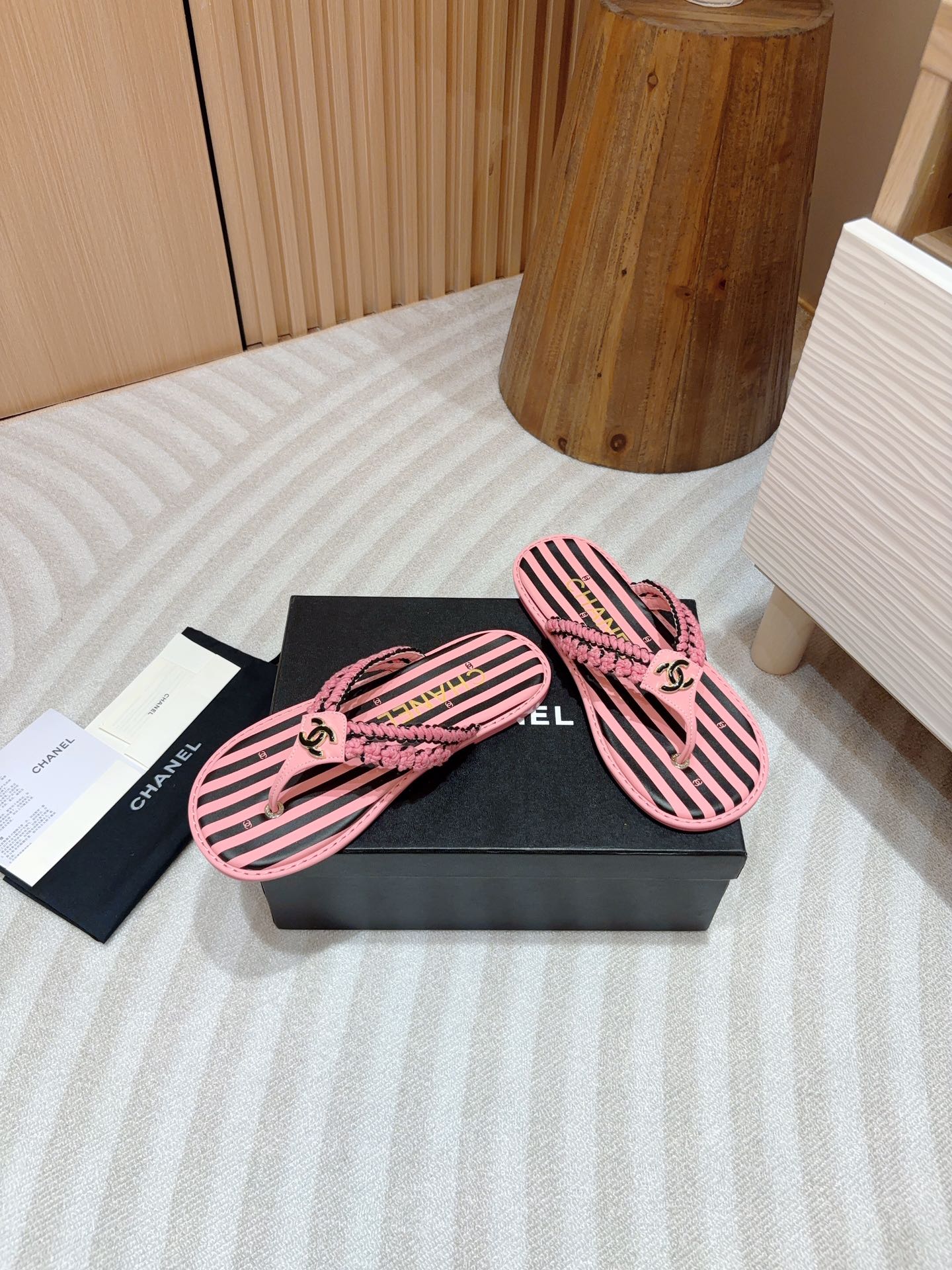 CHANEL WOVEN FLIP FLOP BLACK MIX PINK SHEEPSKIN