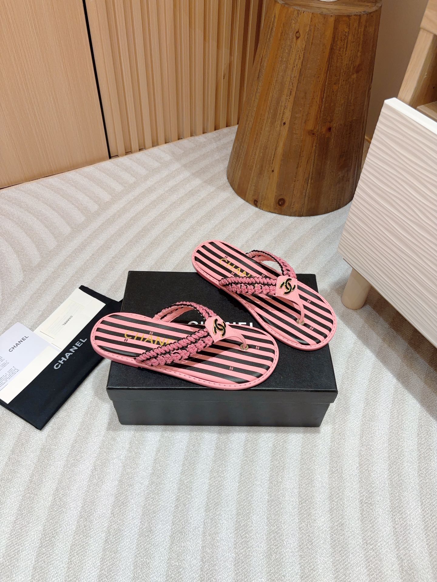 CHANEL WOVEN FLIP FLOP BLACK MIX PINK SHEEPSKIN