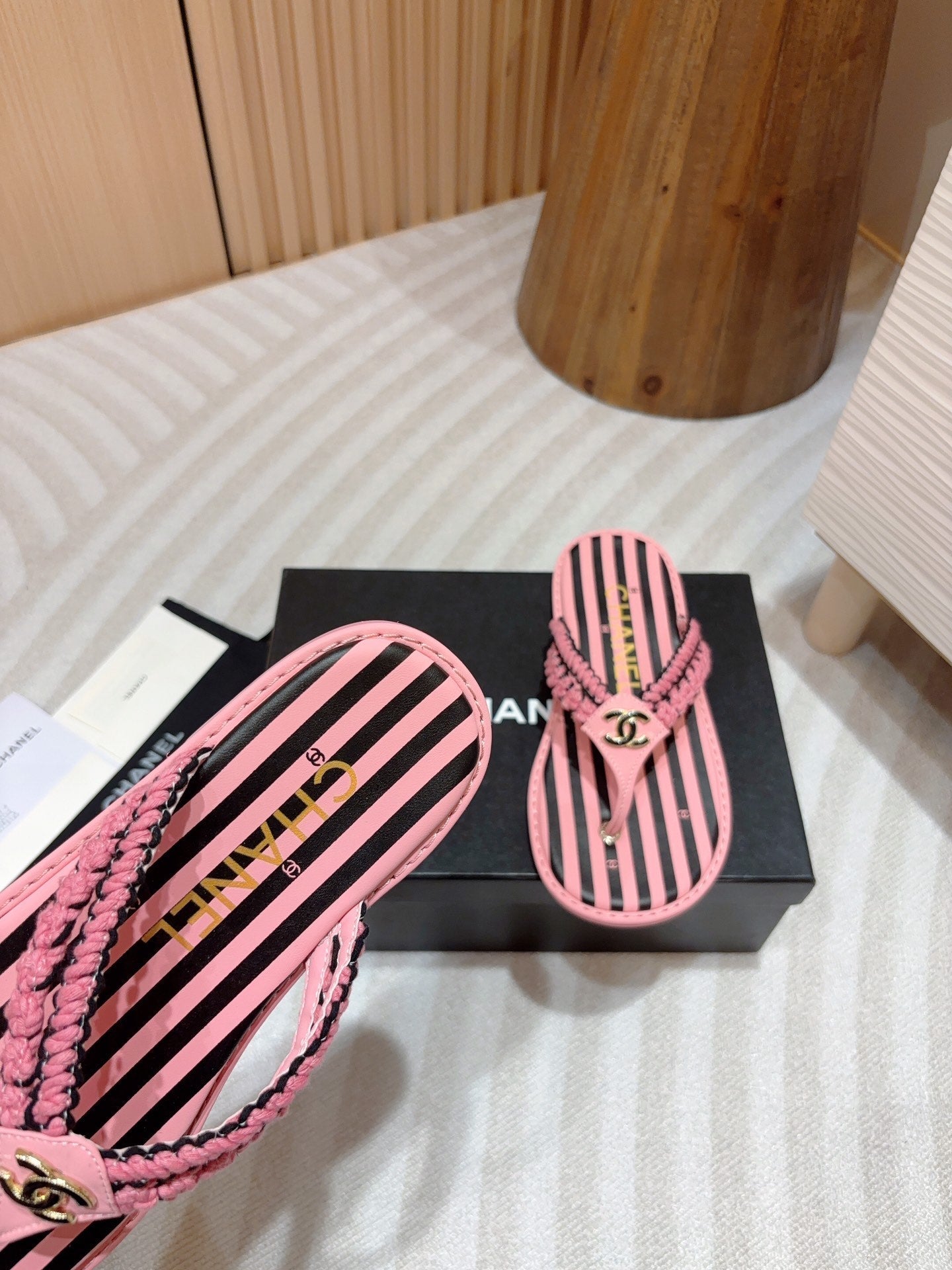CHANEL WOVEN FLIP FLOP BLACK MIX PINK SHEEPSKIN