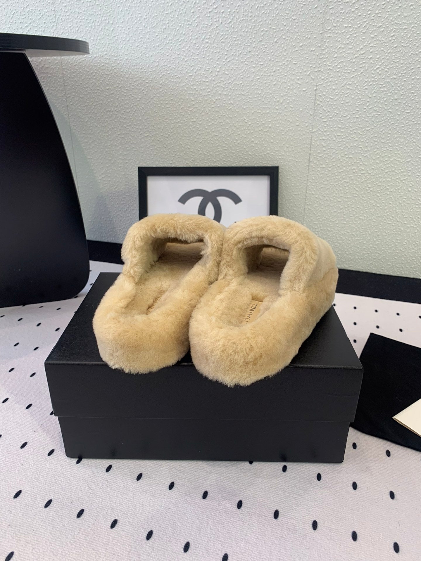 CHANEL THICK-SOLED SLIPPERS IN BEIGE CREAM SHEEP WOOL