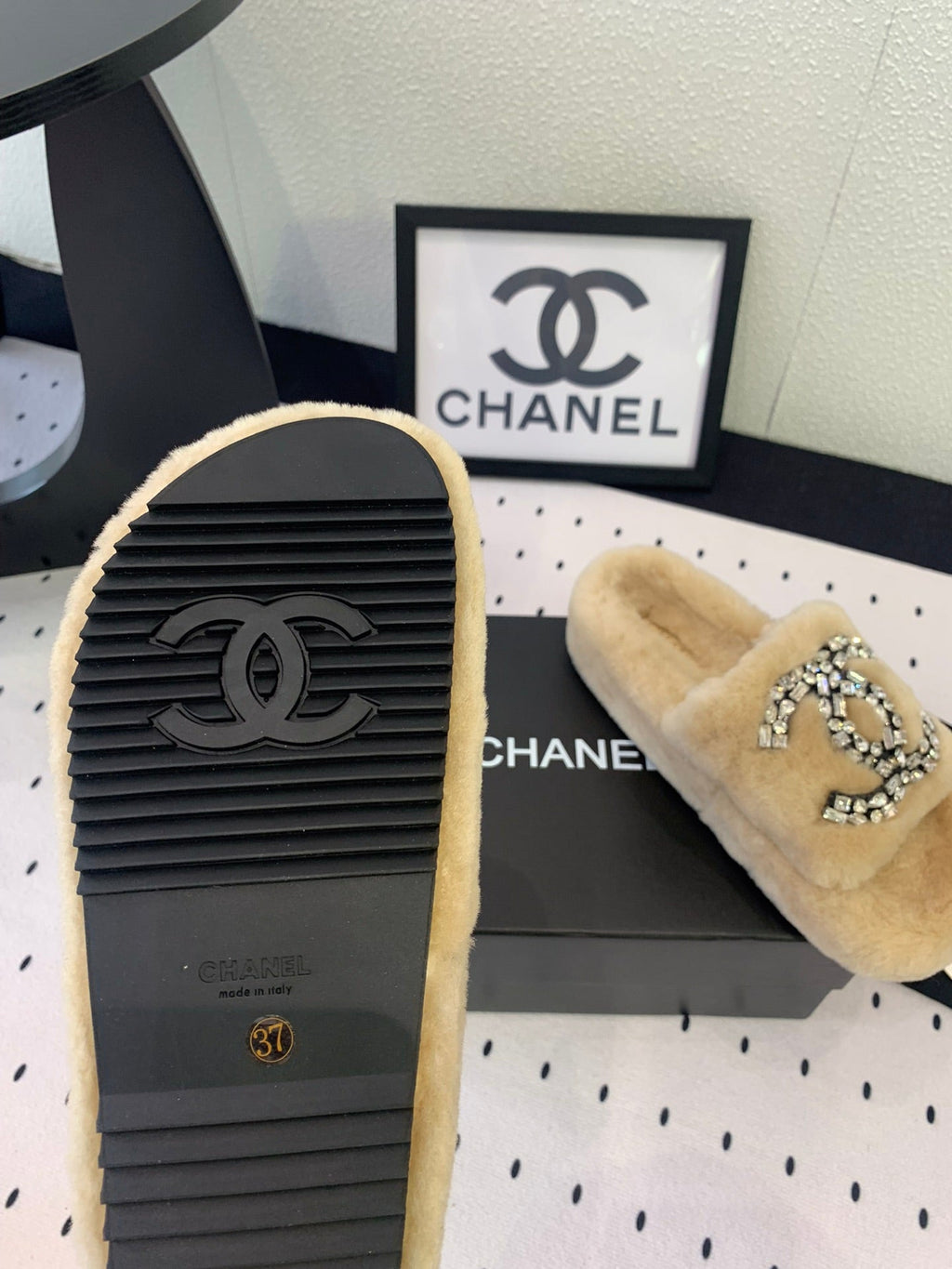 CHANEL THICK-SOLED SLIPPERS IN BEIGE CREAM SHEEP WOOL