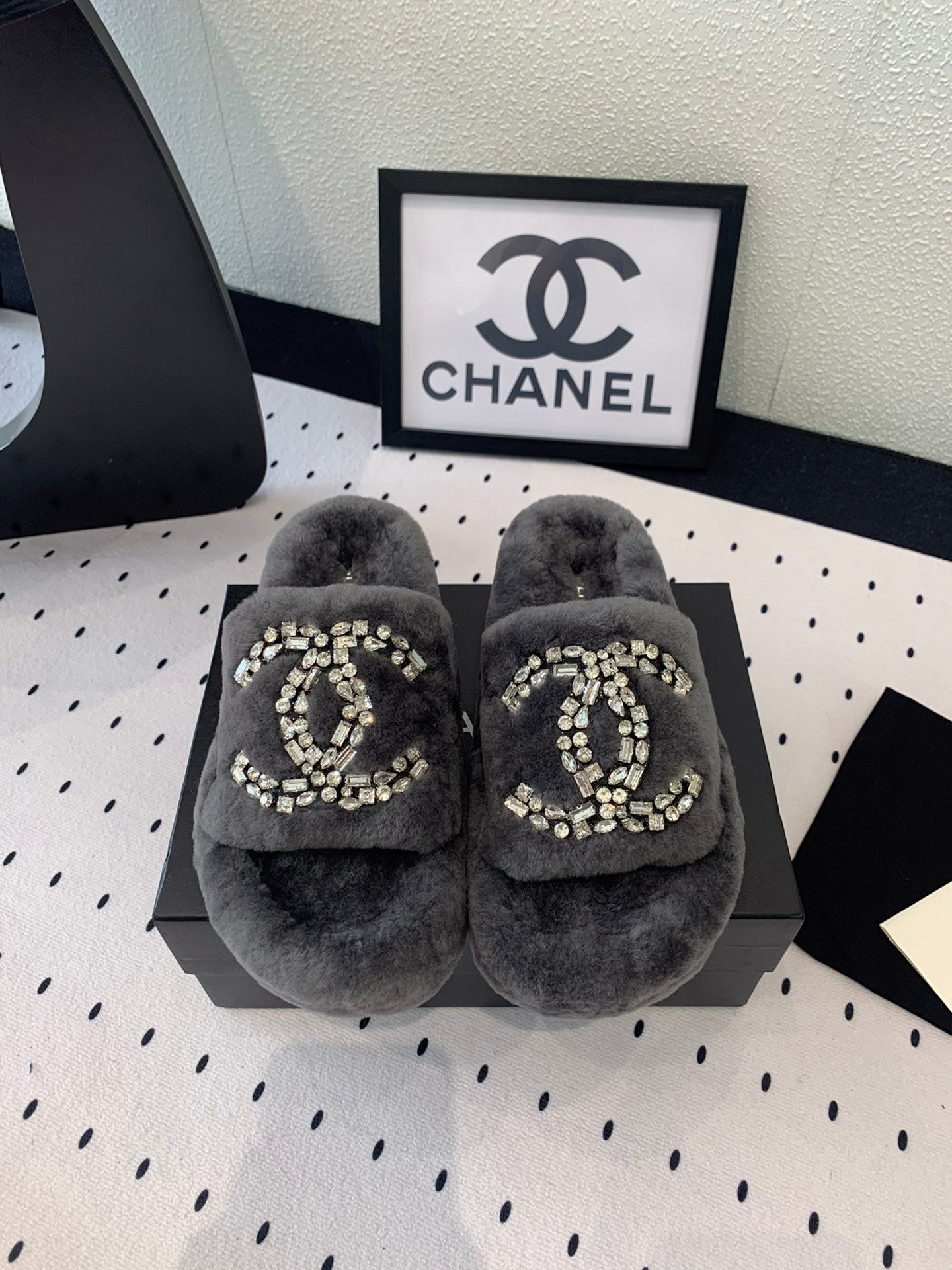CHANEL THICK-SOLED SLIPPERS IN GREY SHEEP WOOL