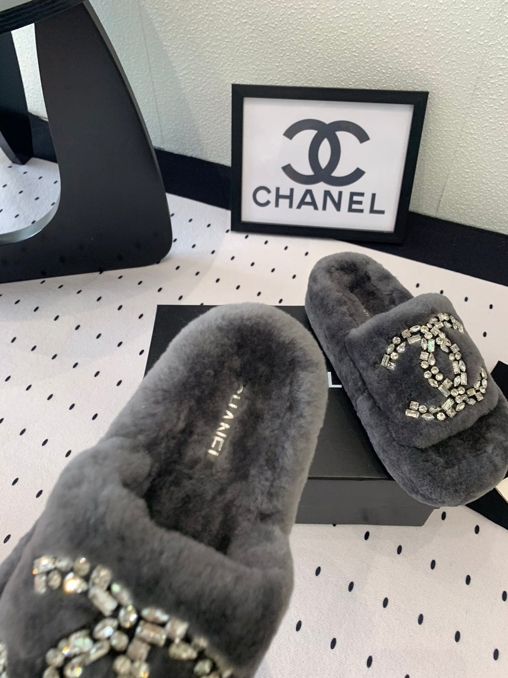 CHANEL THICK-SOLED SLIPPERS IN GREY SHEEP WOOL