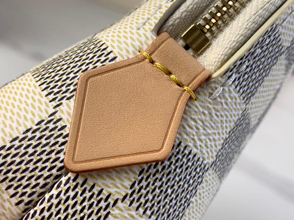 LOUIS VUITTON COSMETIC POUCH 22 IN WHITE GRAY DAMIER AZUR CANVAS