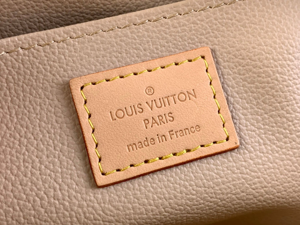LOUIS VUITTON COSMETIC POUCH 22 IN WHITE GRAY DAMIER AZUR CANVAS