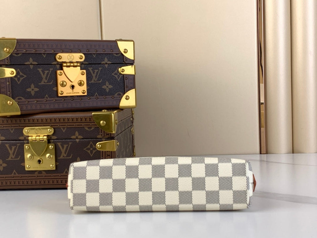 LOUIS VUITTON COSMETIC POUCH 22 IN WHITE GRAY DAMIER AZUR CANVAS