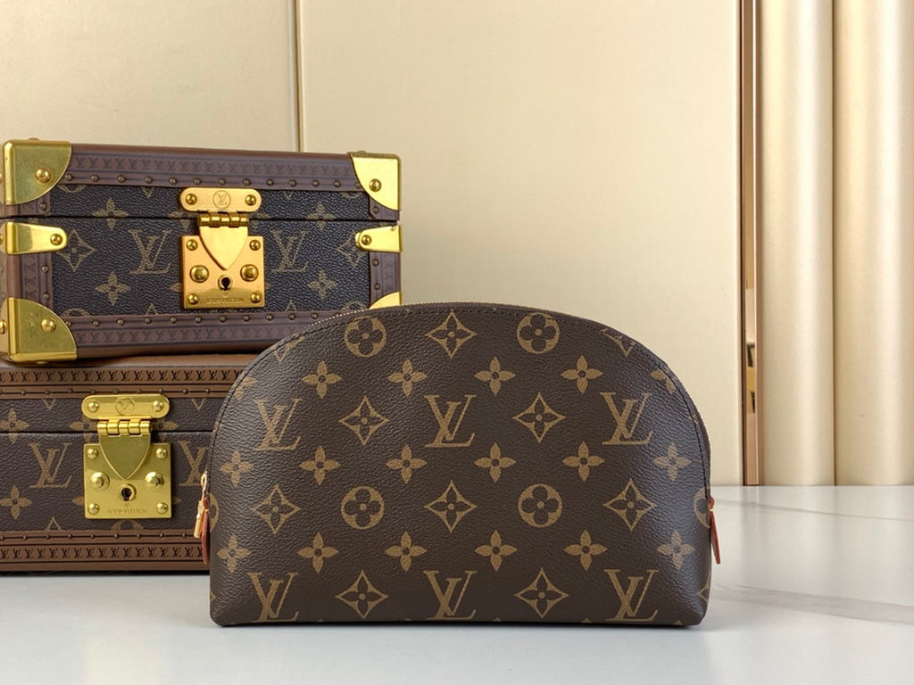 LOUIS VUITTON COSMETIC POUCH 22 IN BROWN MONOGRAM CANVAS
