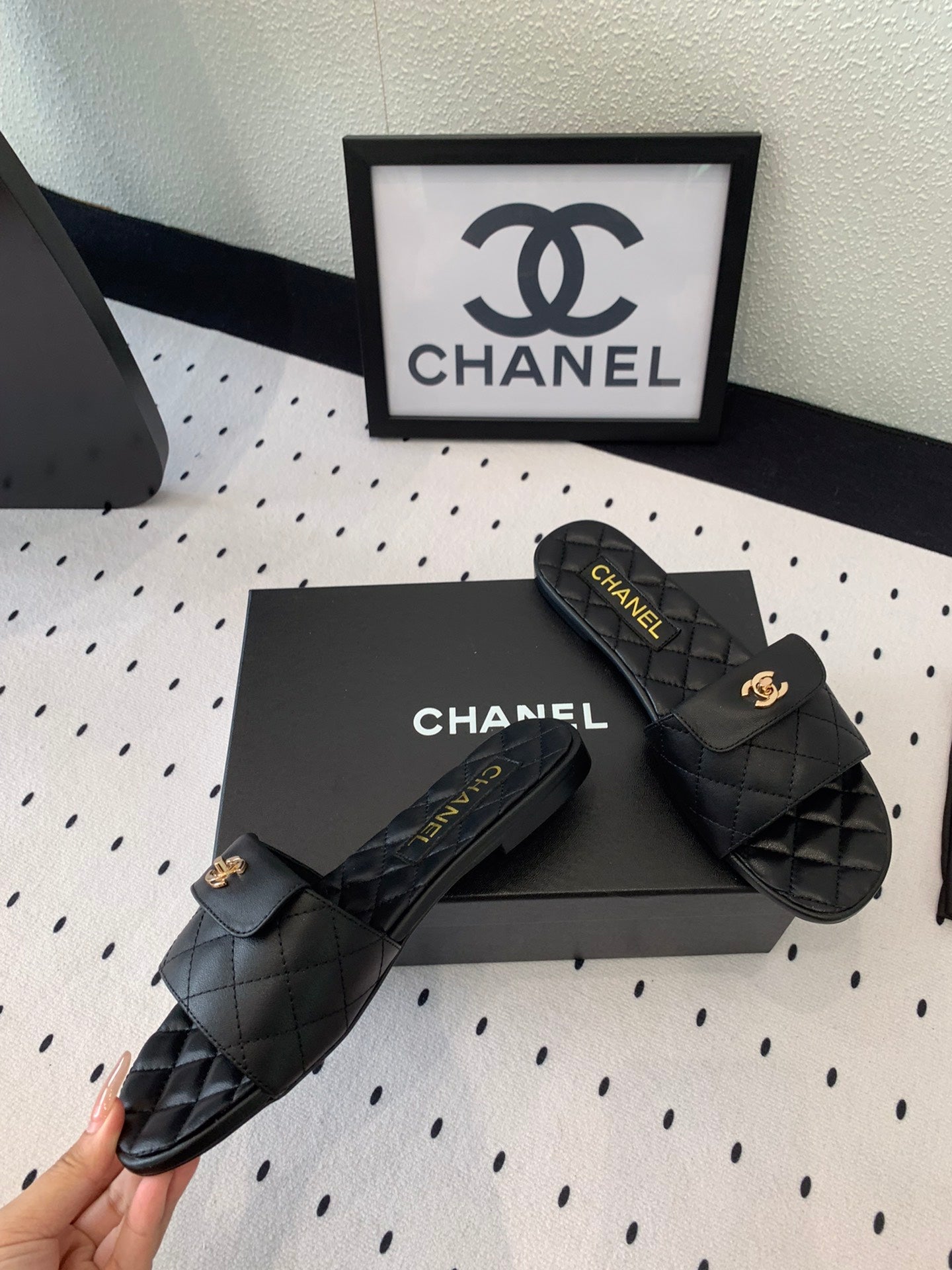 CHANEL SLIPPERS IN BLACK CALFSKIN