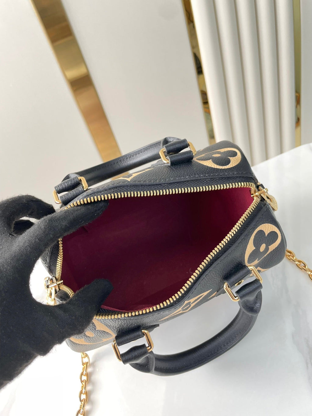 LOUIS VUITTON SPEEDY BANDOULIÈRE 20 IN BLACK CREAM MONOGRAM EMPREINTE LEATHER GOLD HARDWARE
