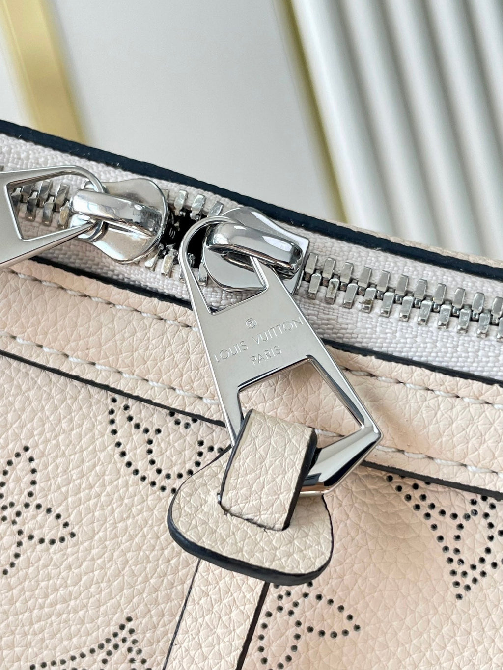 LOUIS VUITTON HAND IT ALL PM 29 IN BEIGE MONOGRAM PERFORATE CALFSKIN SILVER HARDWARE