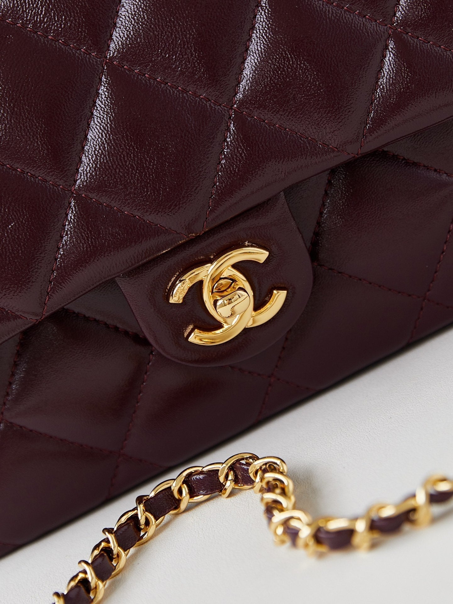CHANEL FLAP BAG WITH TOP HANDLE 25 IN WINE RED OIL-WAX LAMBSKIN GOLD HARDWARE