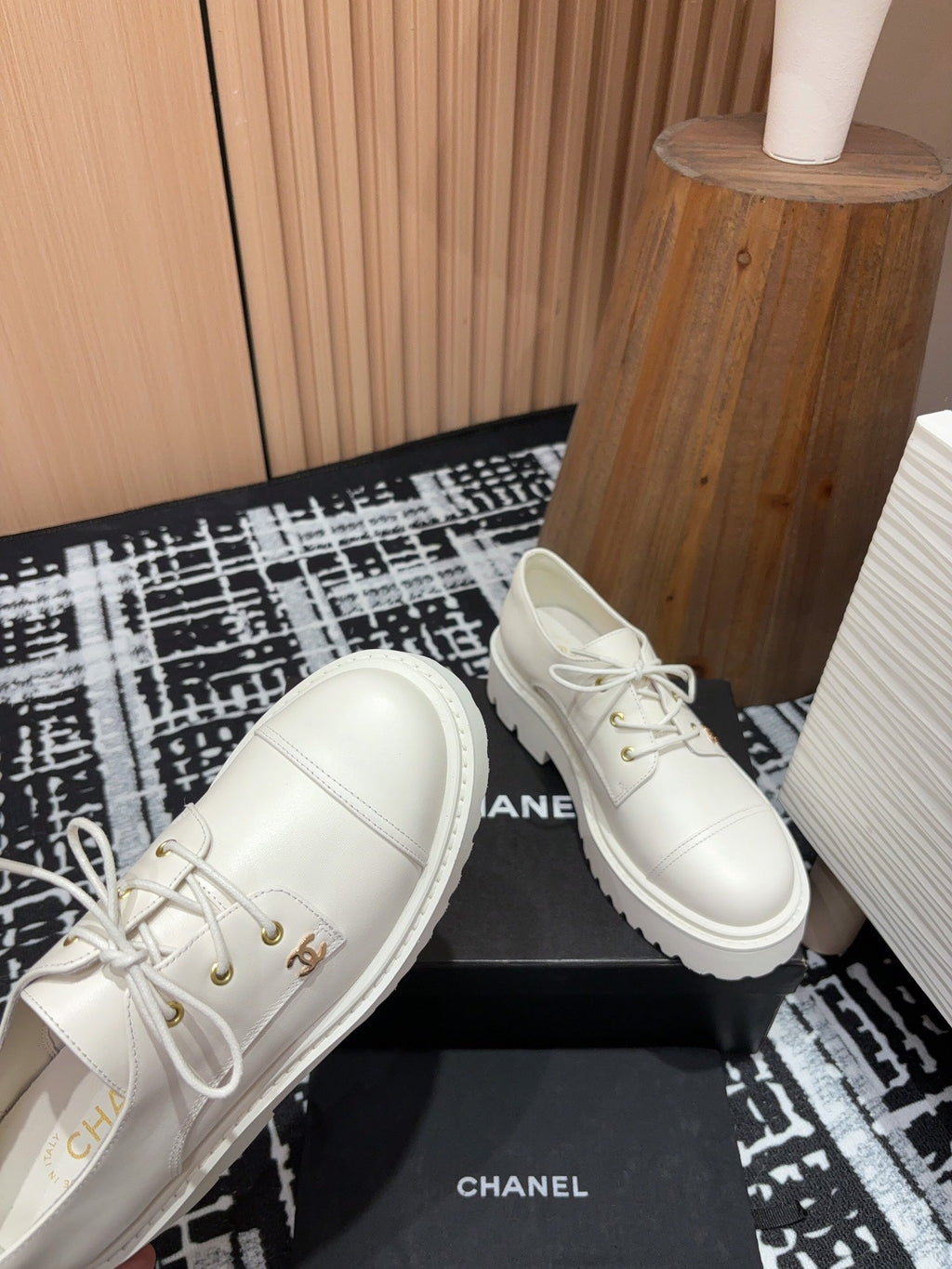 CHANEL OXFORD SHOES IN WHITE CALFSKIN