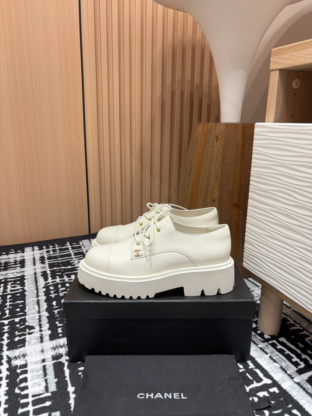 CHANEL OXFORD SHOES IN WHITE CALFSKIN