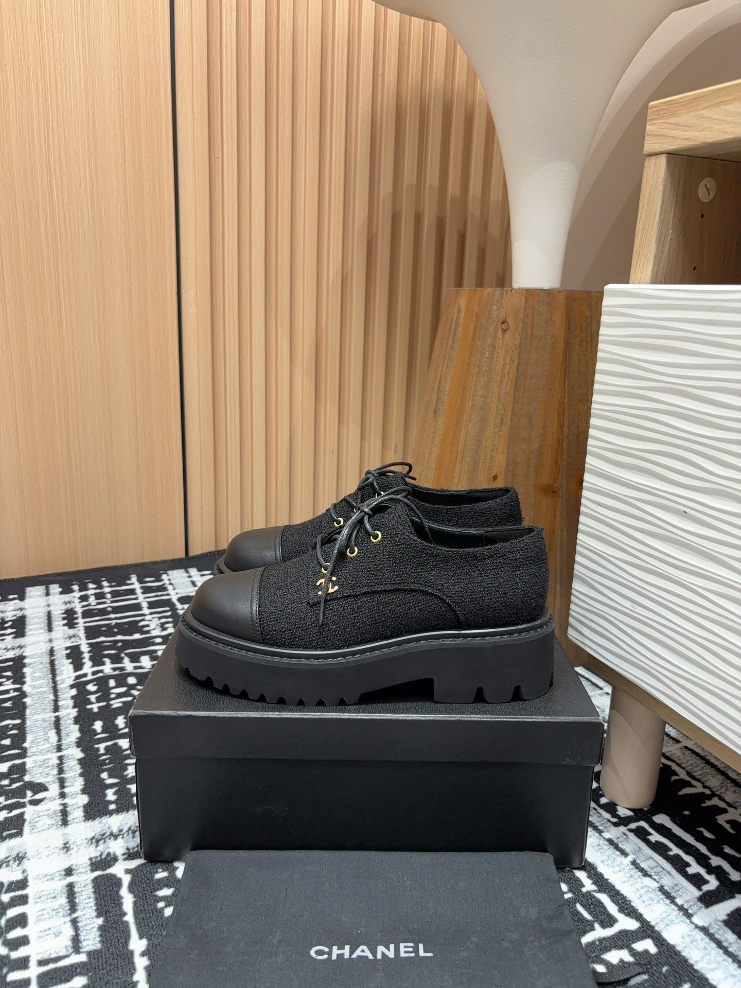 CHANEL OXFORD SHOES IN BLACK TWEED AND CALFSKIN