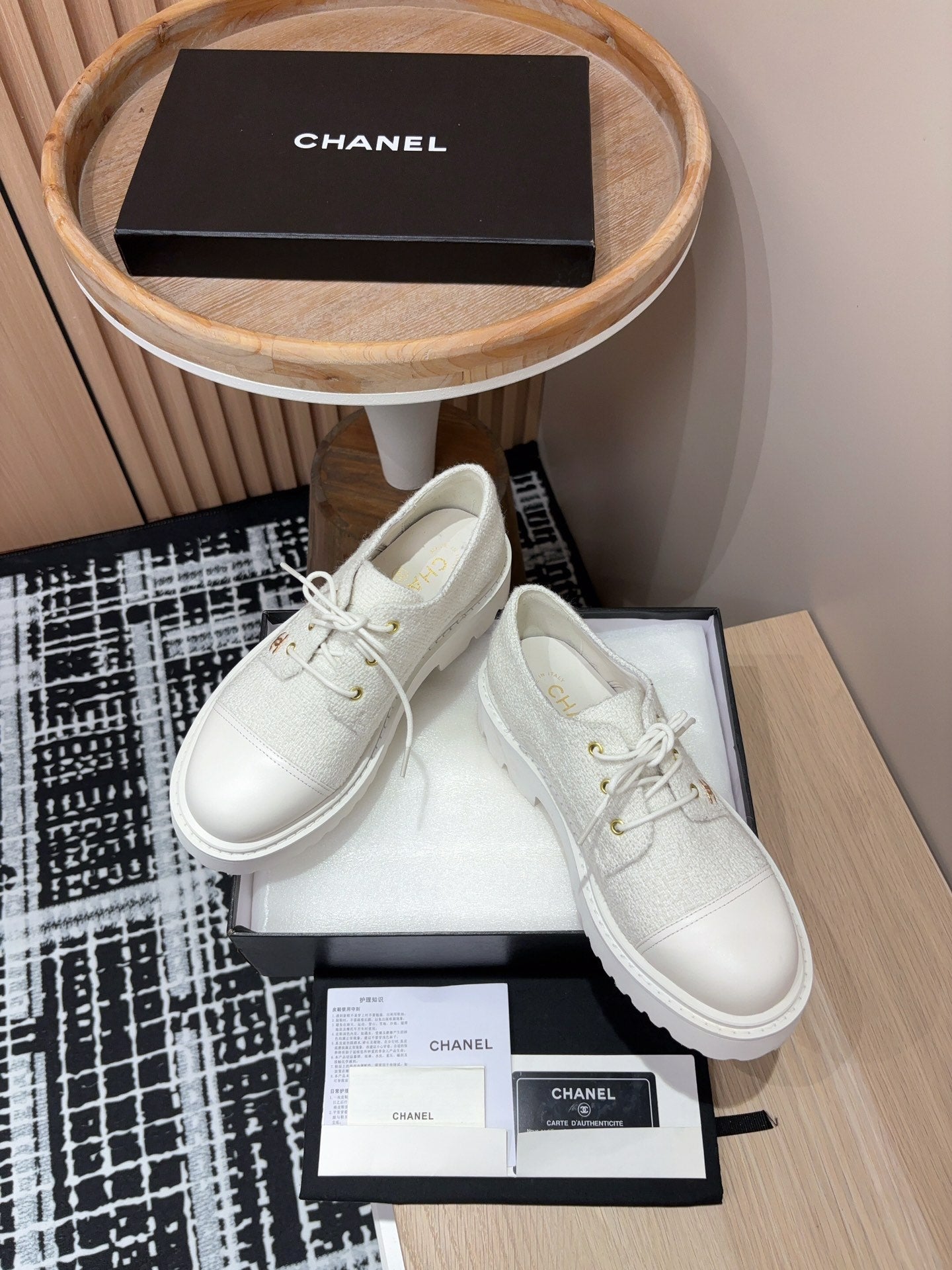 CHANEL OXFORD SHOES IN WHITE TWEED AND CALFSKIN