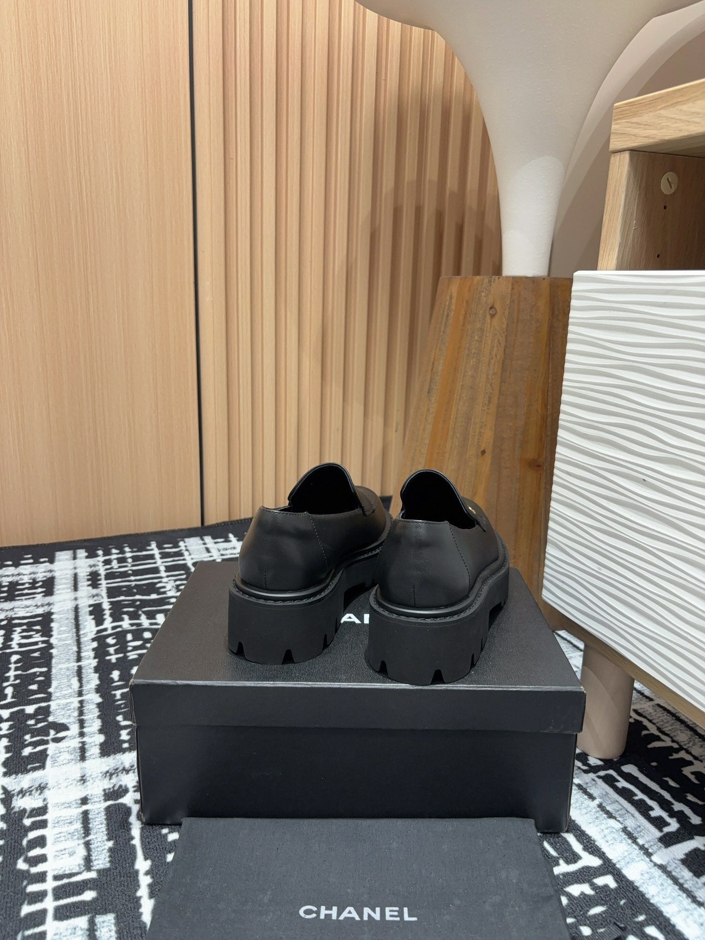 CHANEL MOASINS IN BLACK CALFSKIN