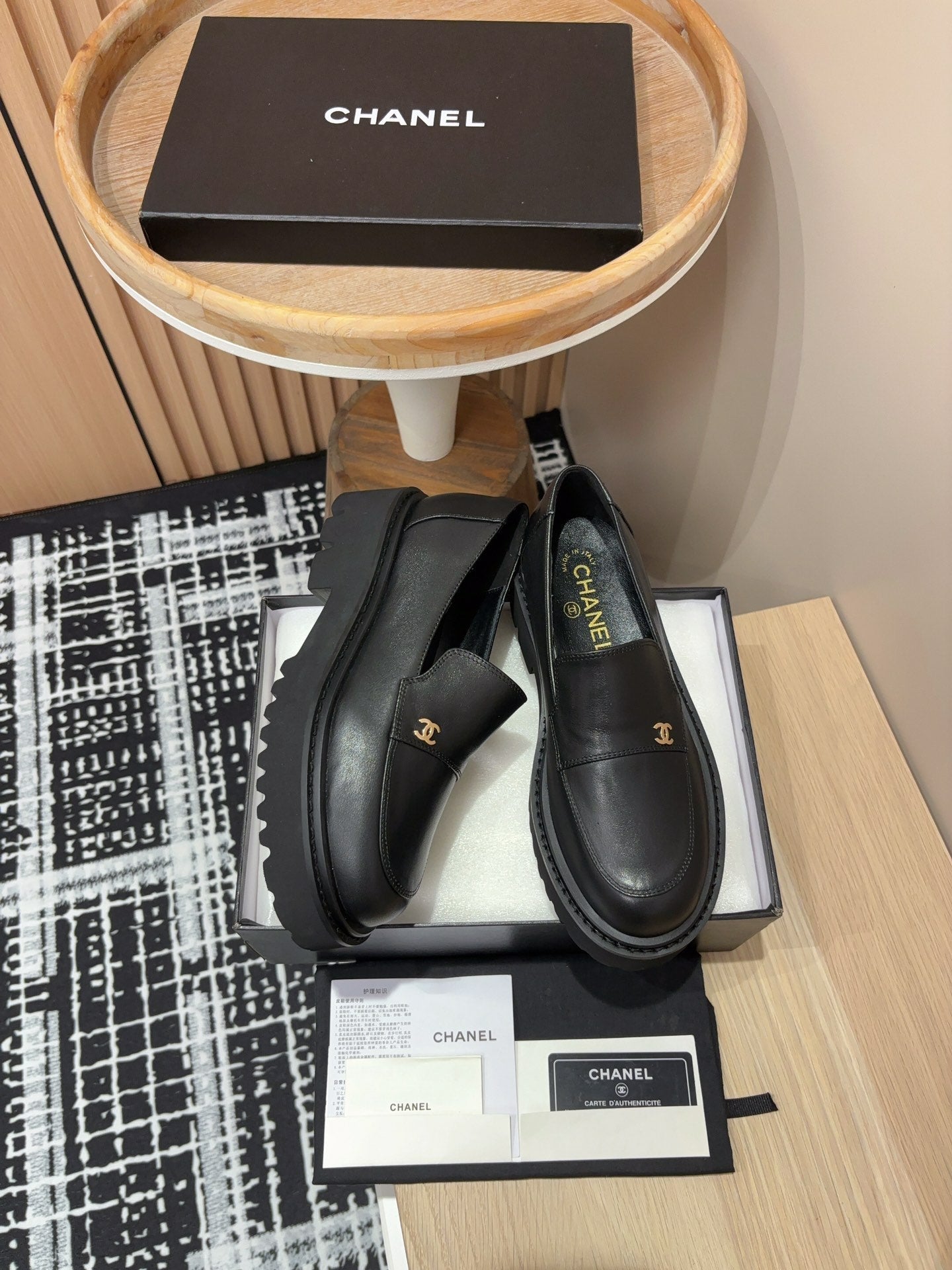 CHANEL MOASINS IN BLACK CALFSKIN